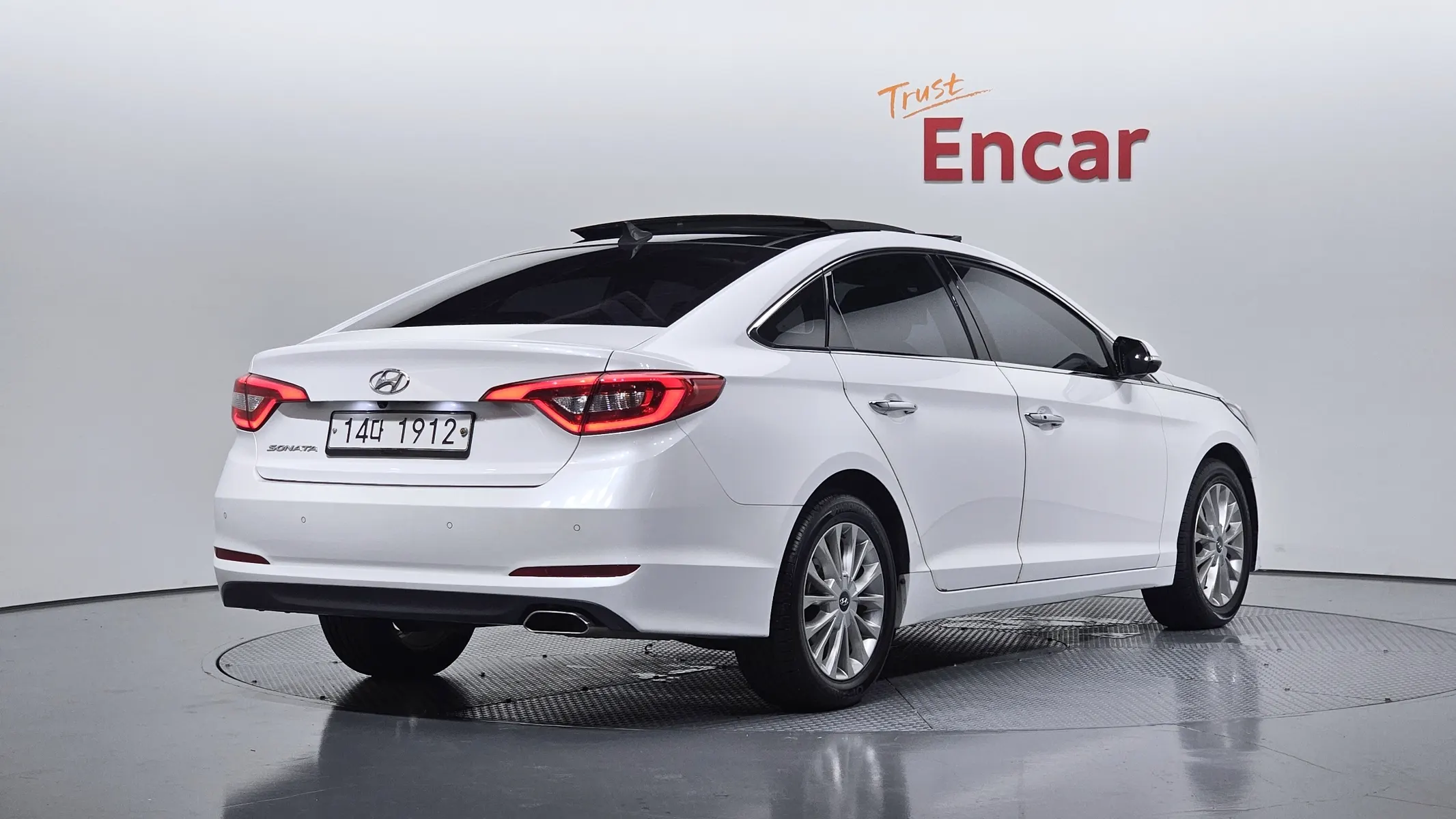Hyundai LF LPI 2015 2/34