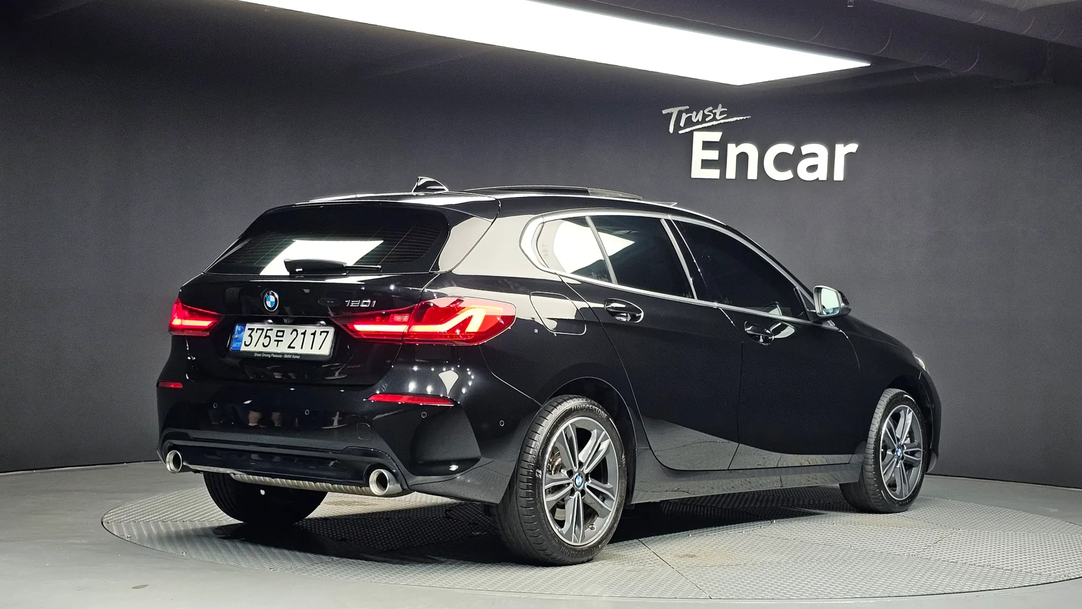 BMW 1 Series (F40) 120i 2023 2/34