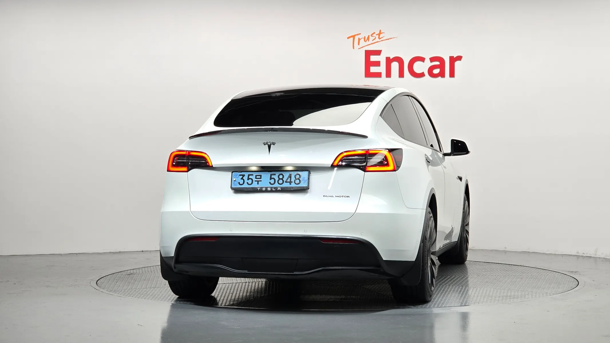 Tesla Y AWD 2021 3/5