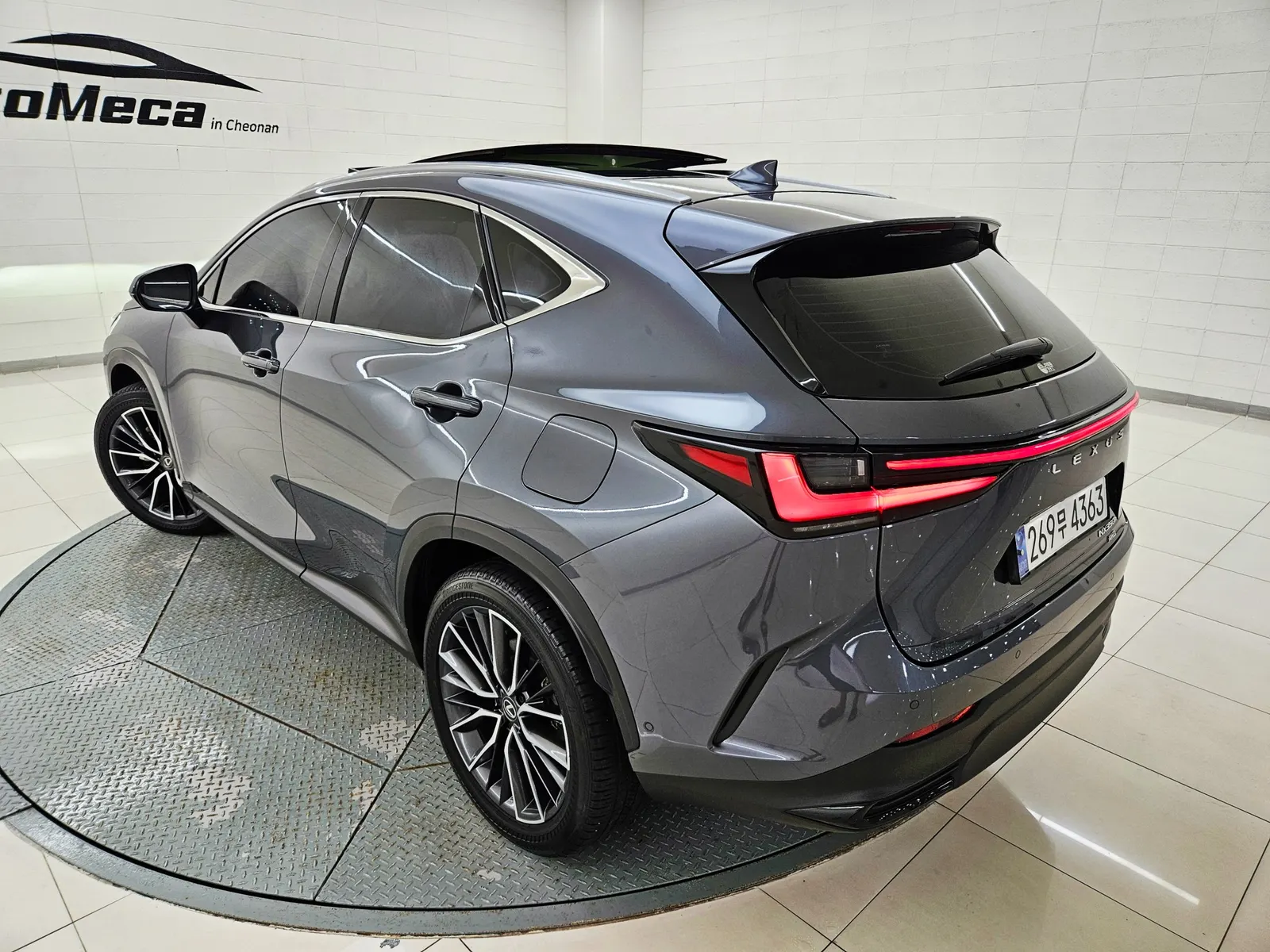 Lexus NX350h 2 2024 3/5