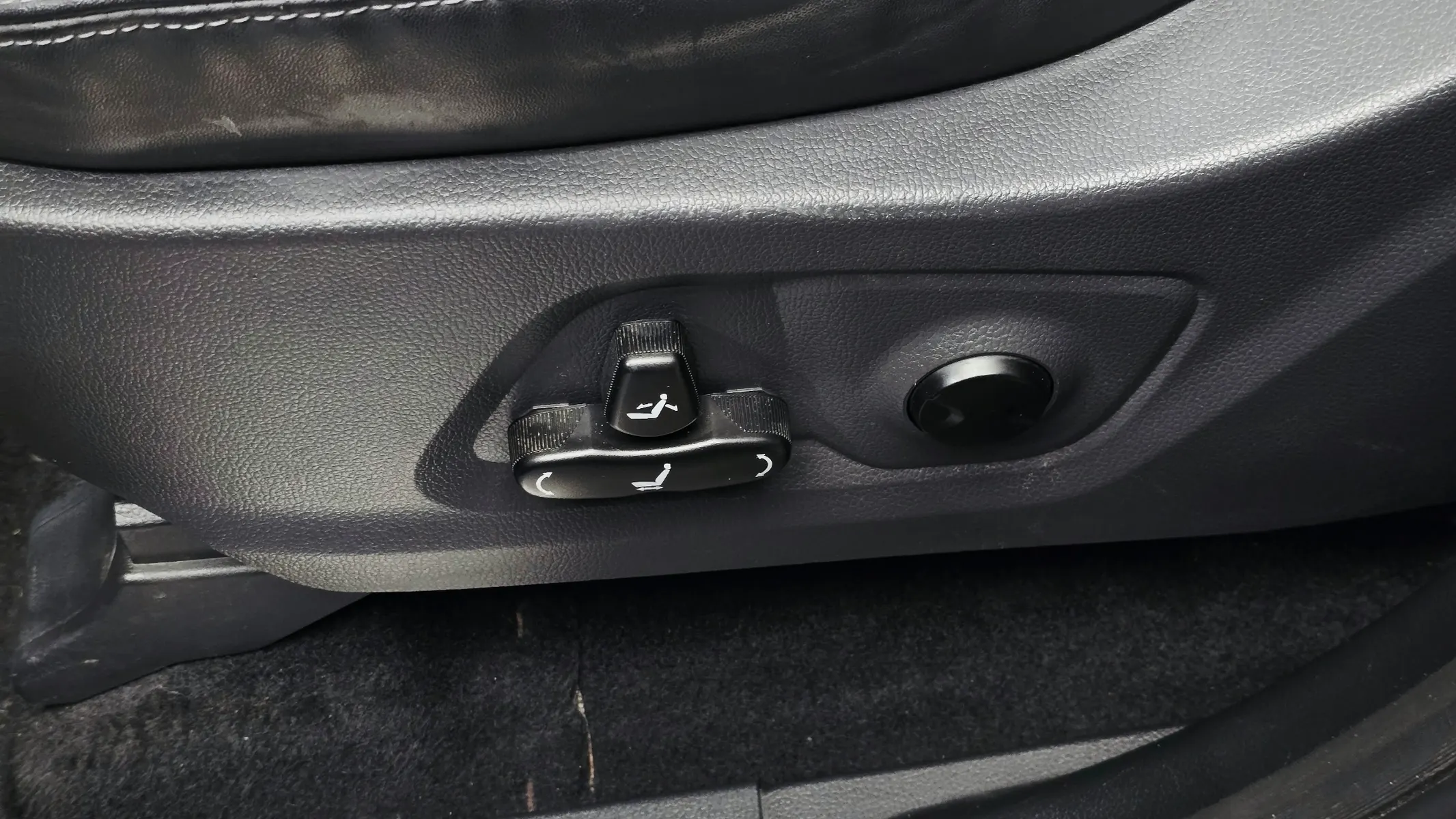 KG Mobility 렉스턴 스포츠 칸 2.2 4WD 2023 34/35