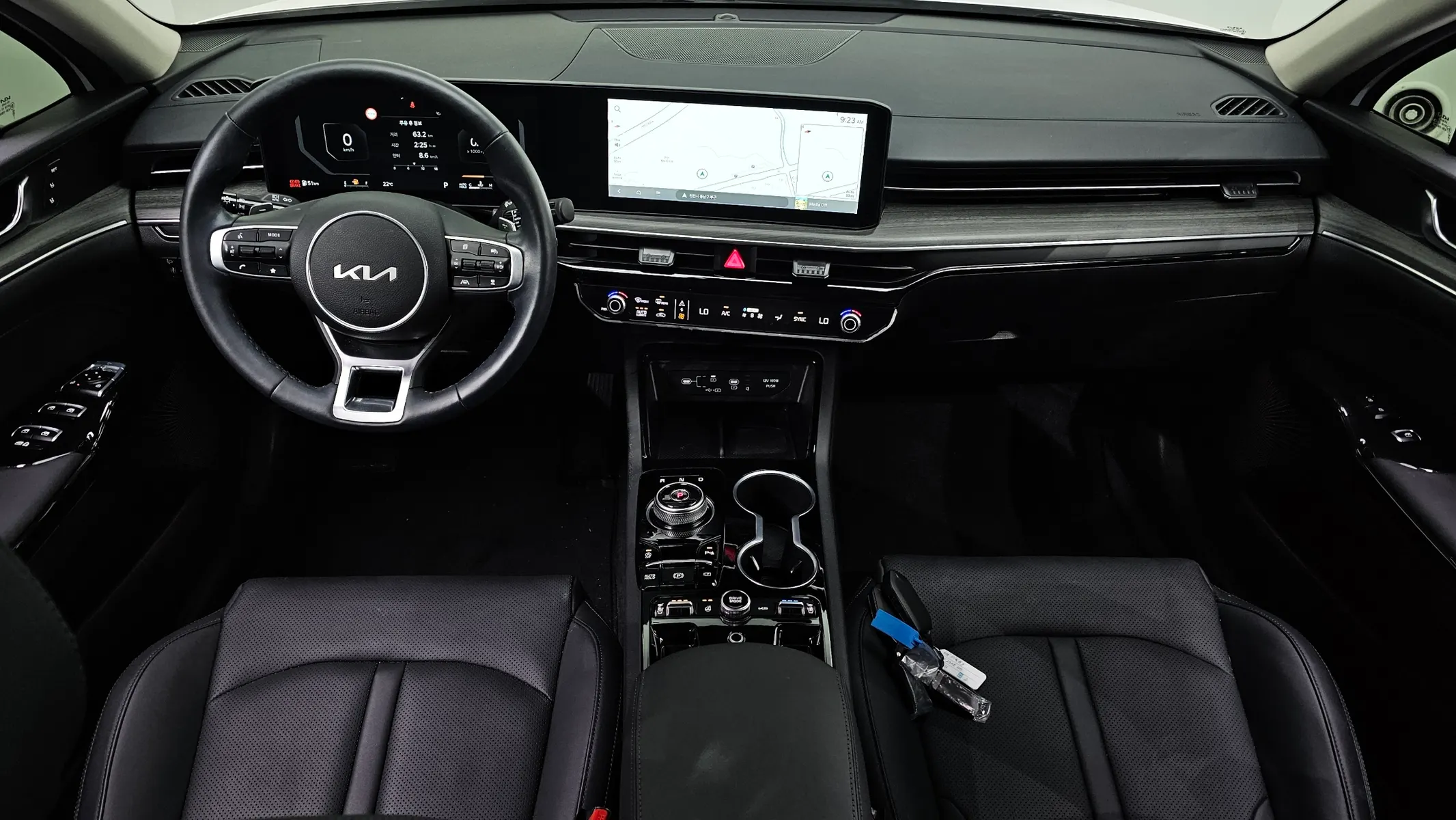 Kia K5 3 2.0 2025 4/5