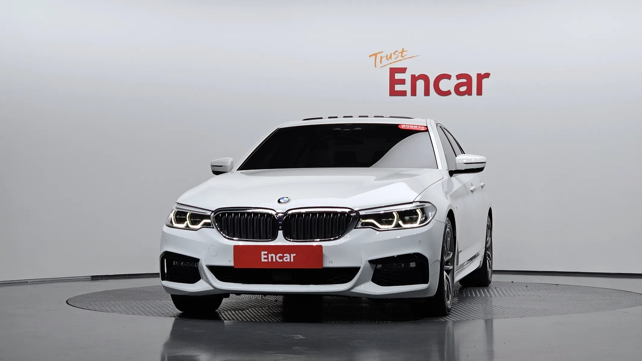 BMW 5 Series (G30) 520d M 2017 2/35