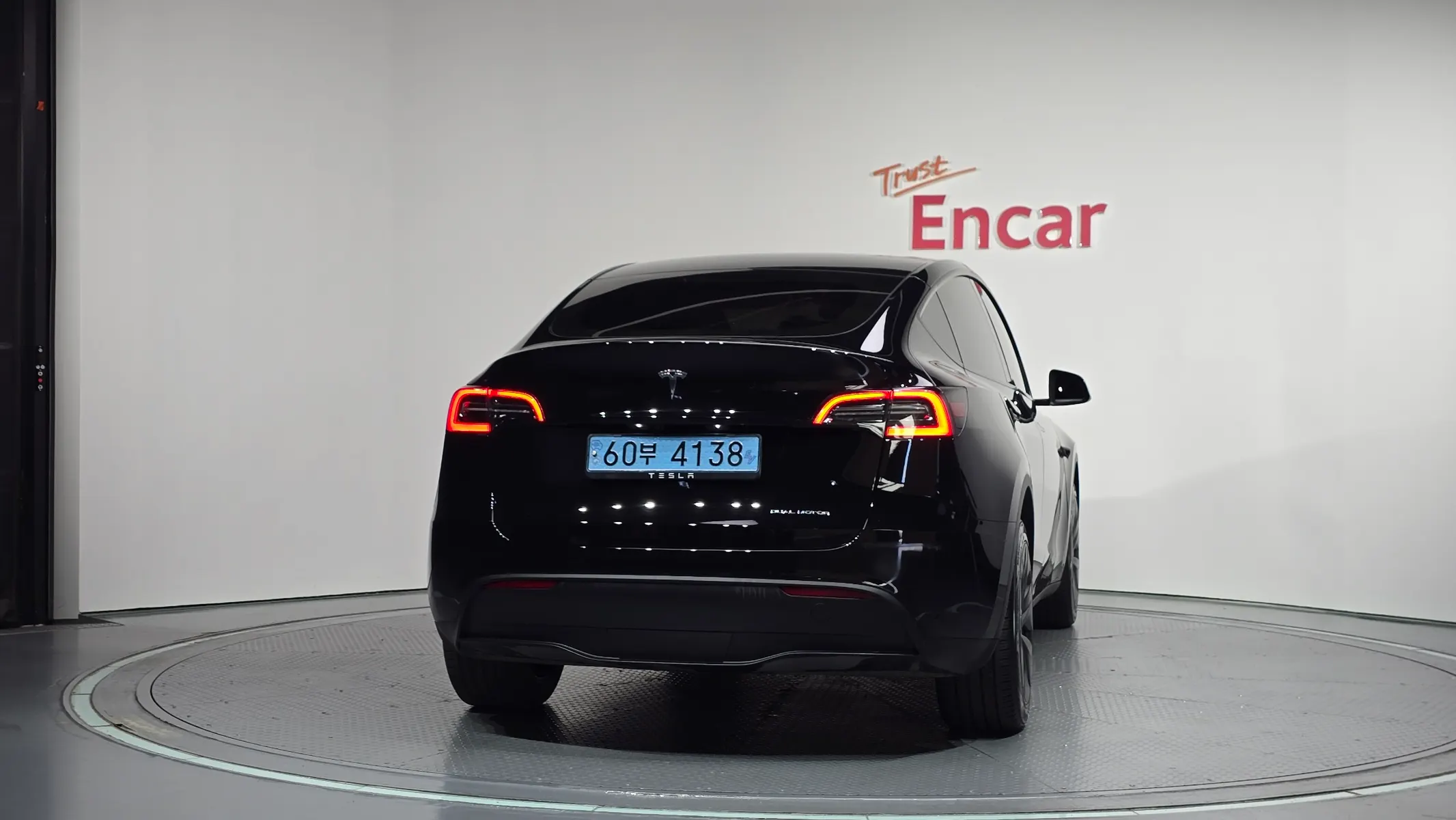 Tesla Y AWD 2024 3/5