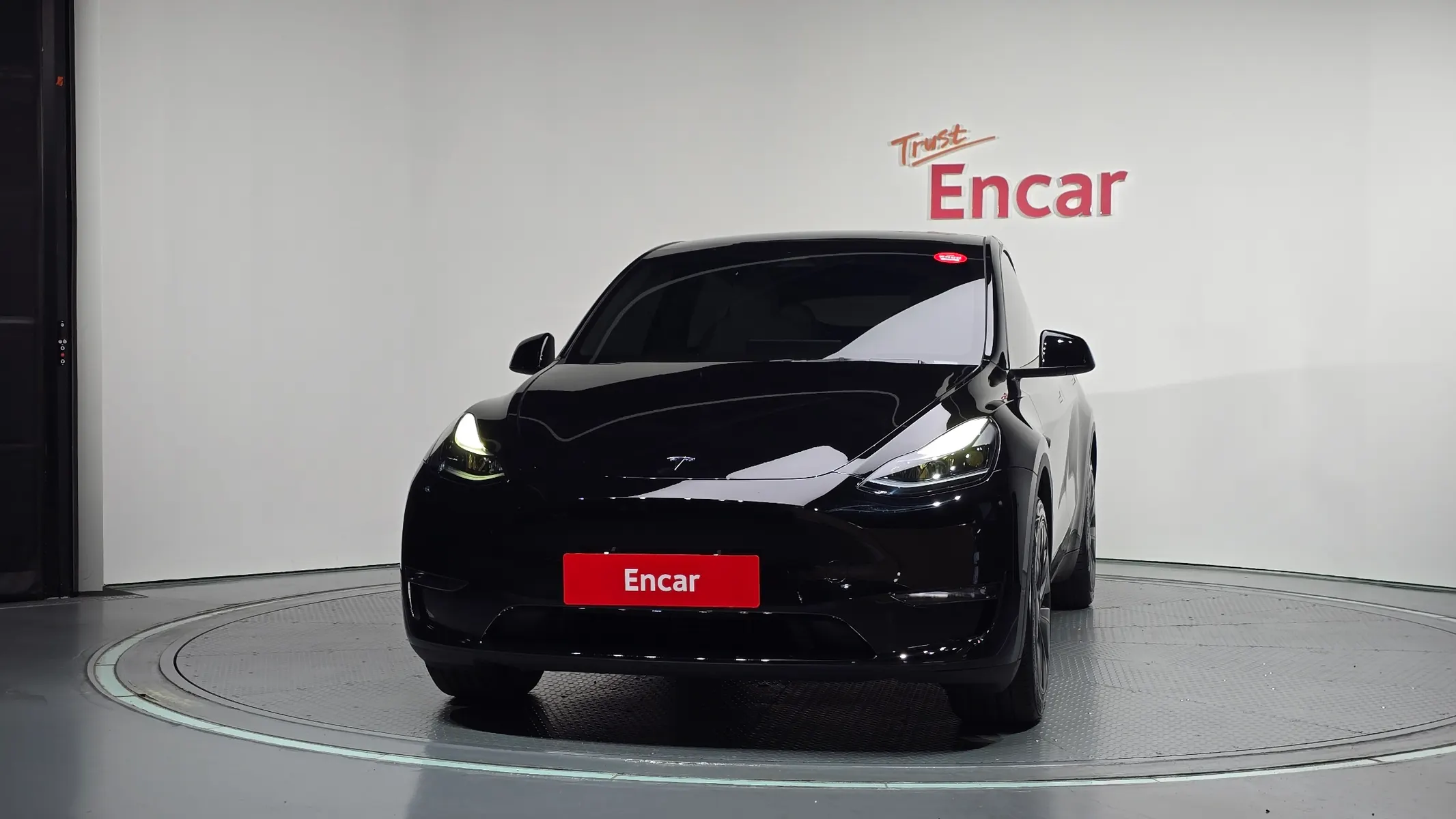 Tesla Y AWD 2024 2/5