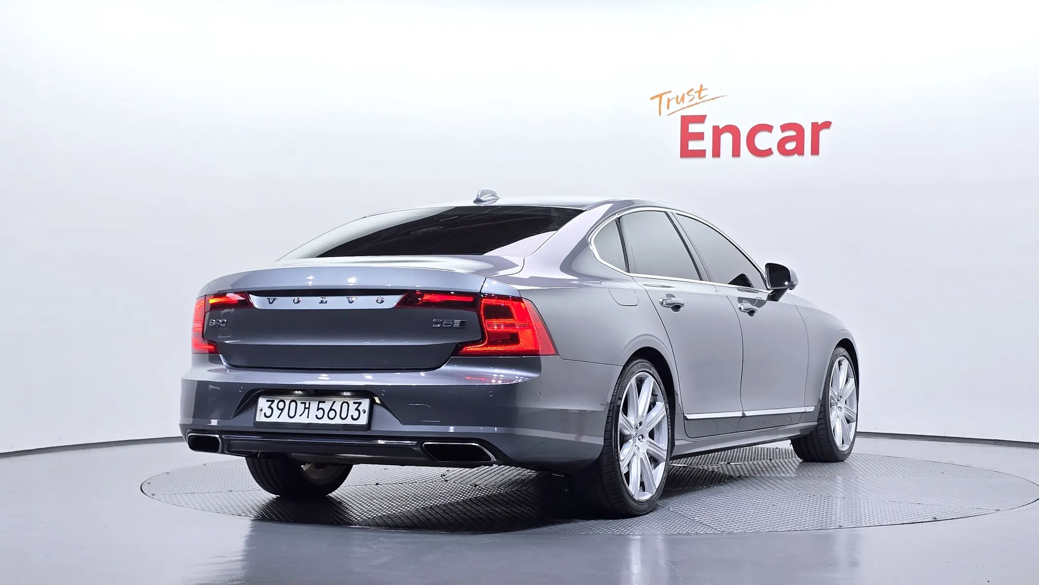 Volvo S90 D5 AWD 2019 2/37