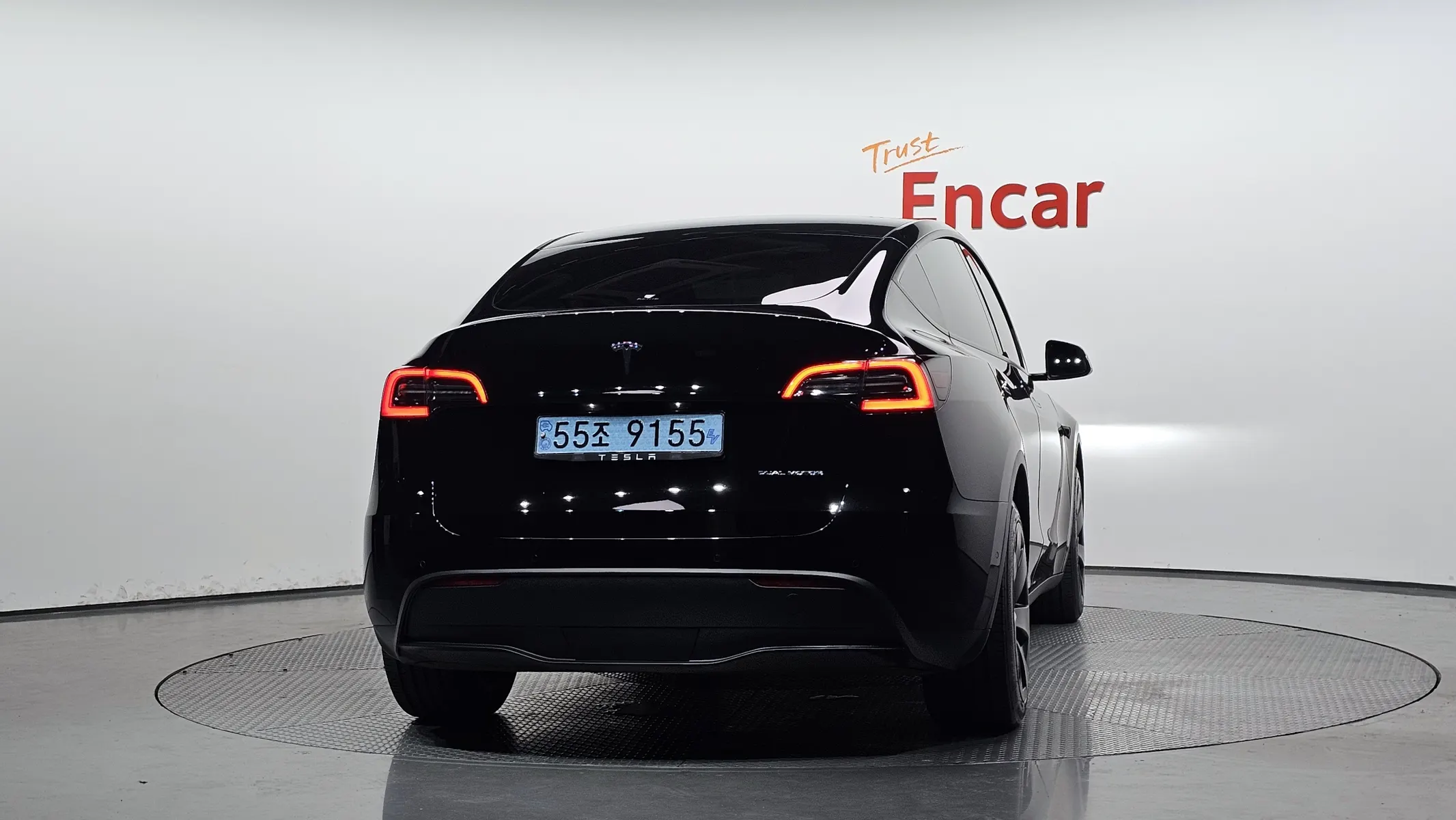 Tesla Y AWD 2021 3/5