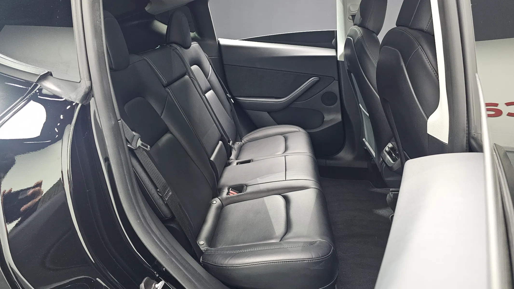 Tesla Y AWD 2021 31/32