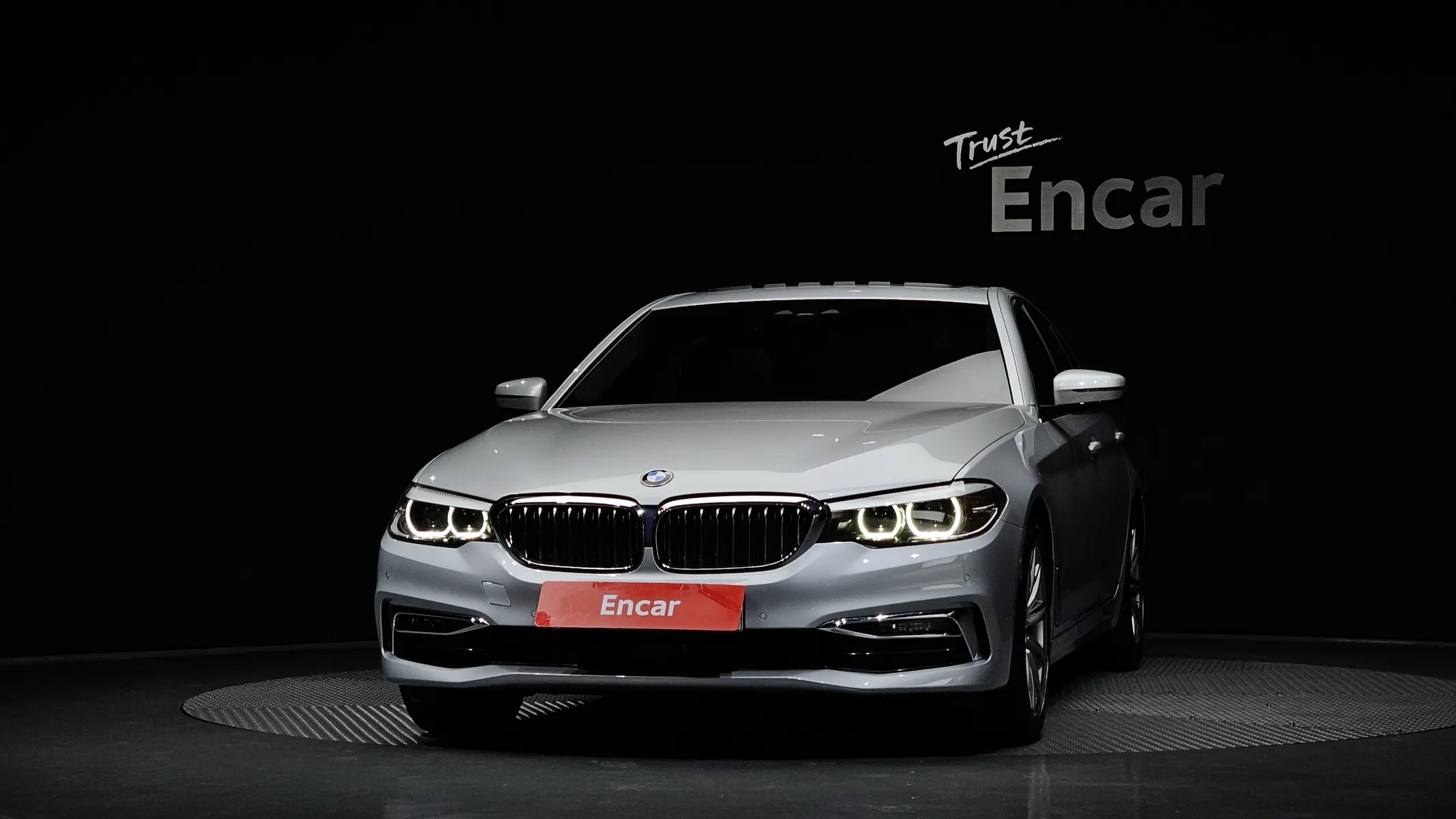 BMW 5 Series (G30) 520i 2019 3/34