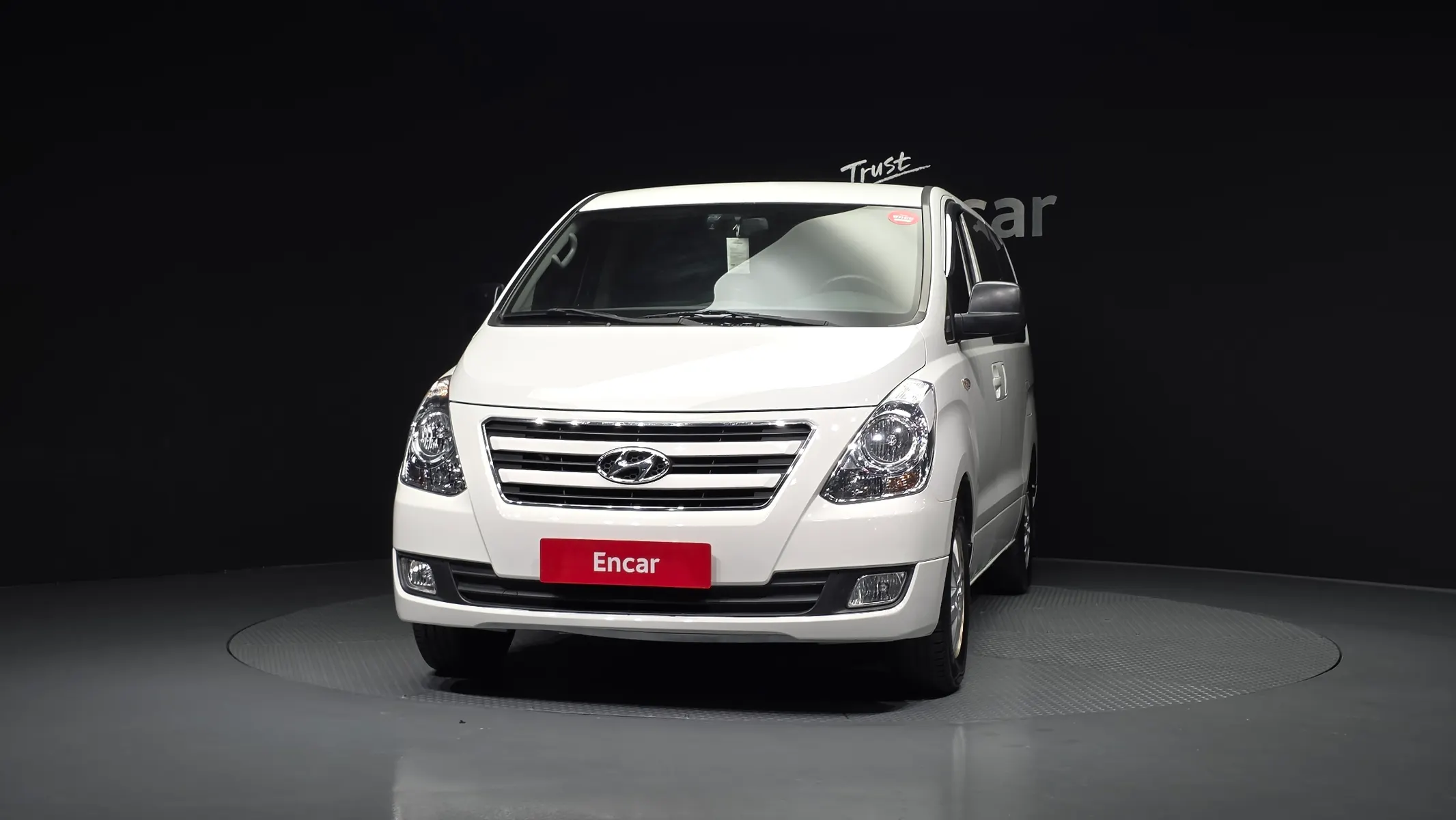 Hyundai Grand Starex 12 2017 2/5