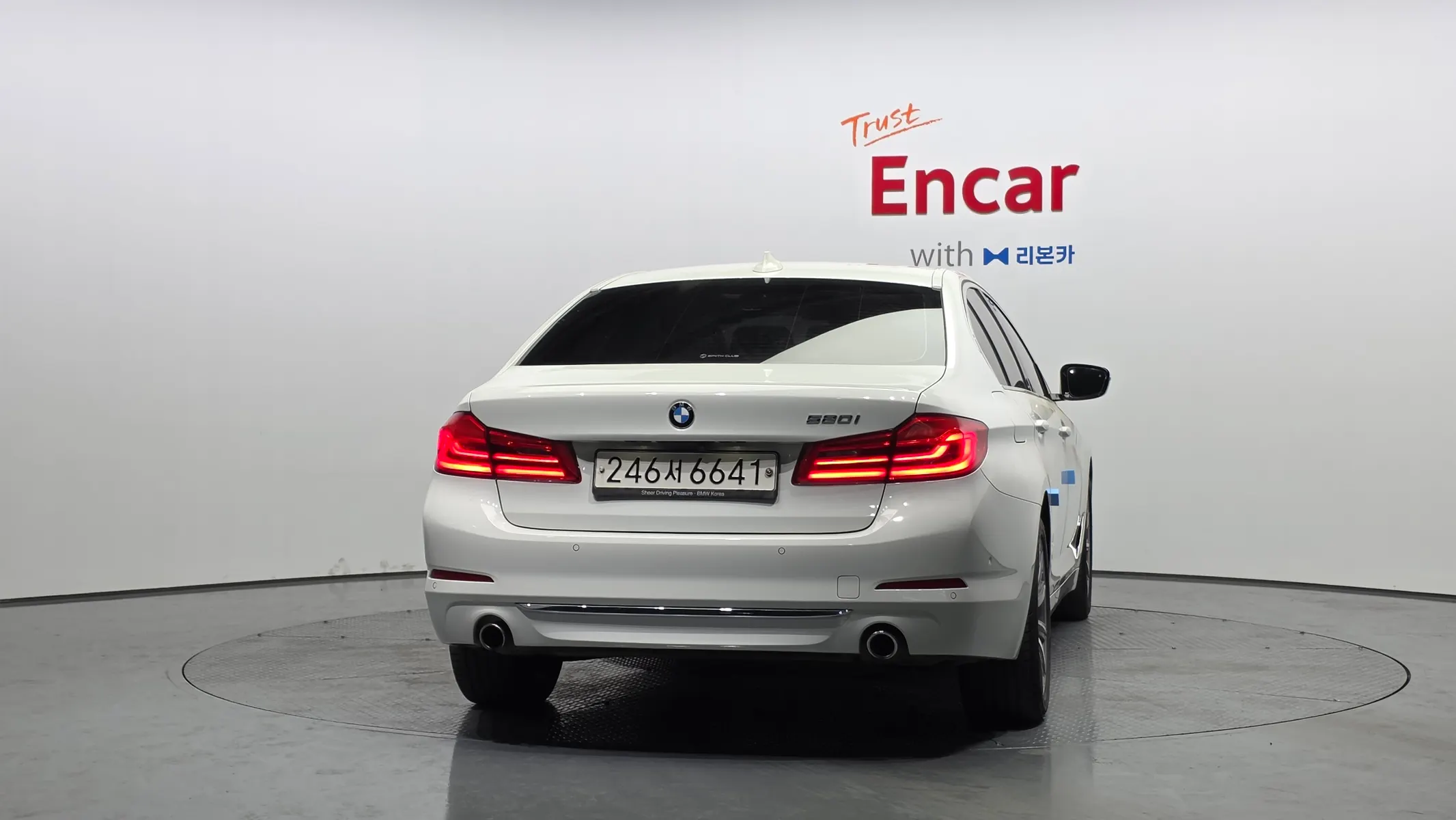 BMW 5 Series (G30) 520i 2019 3/34