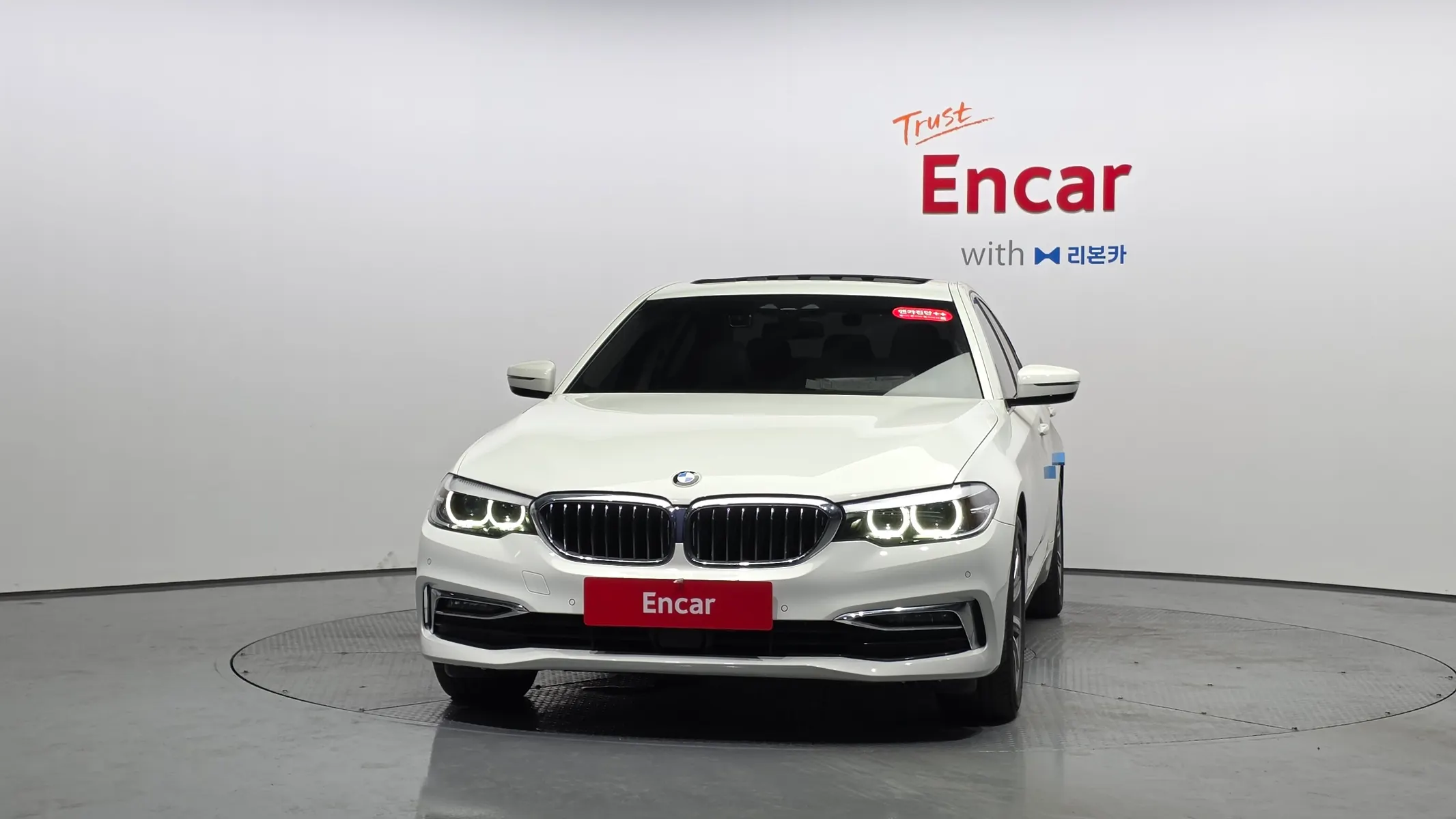 BMW 5 Series (G30) 520i 2019 2/34