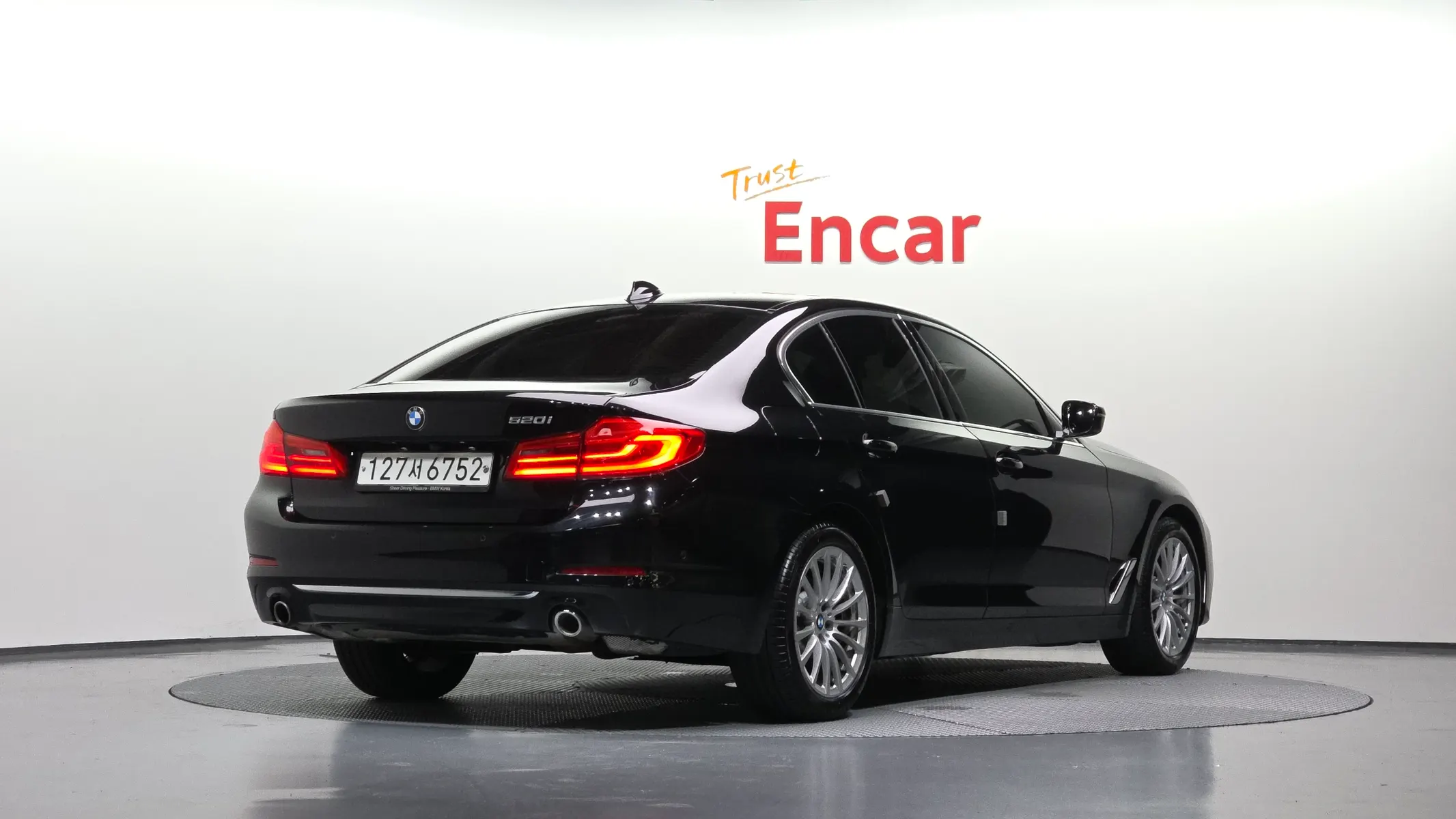 BMW 5 Series (G30) 520i 2020 2/21