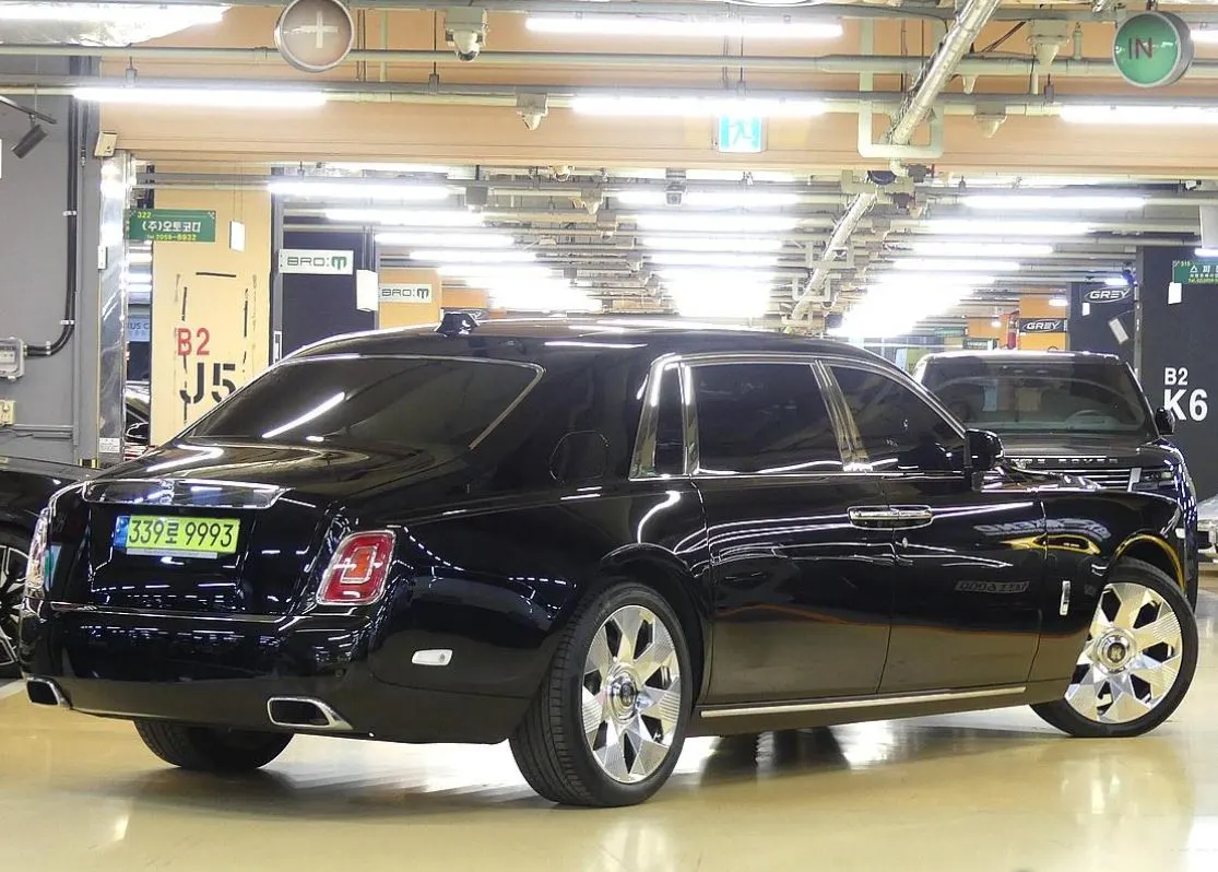 Rolls-Royce 팬텀 6.7 EWB V12 2024 2/5