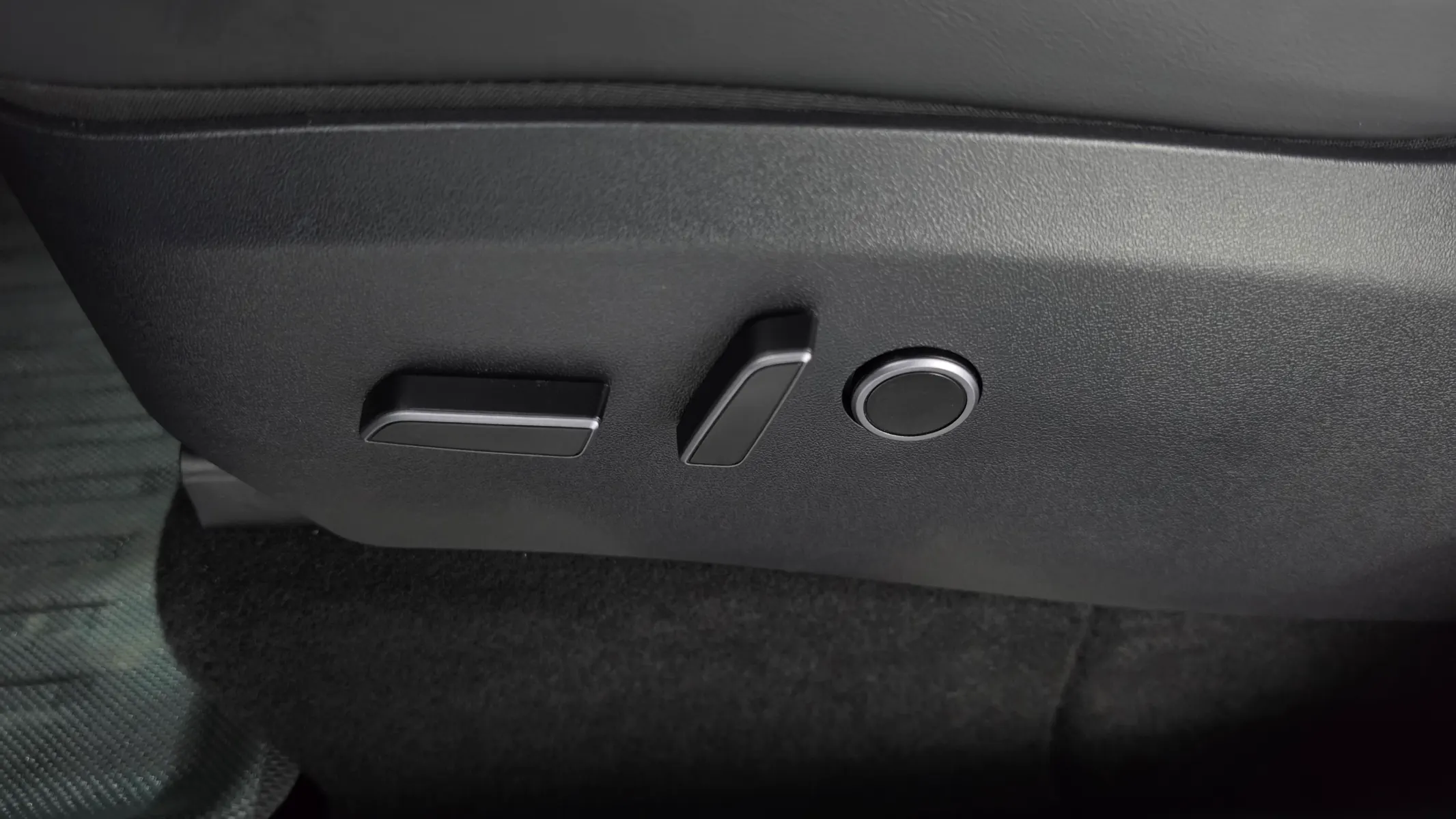 Tesla Y RWD 2023 33/34