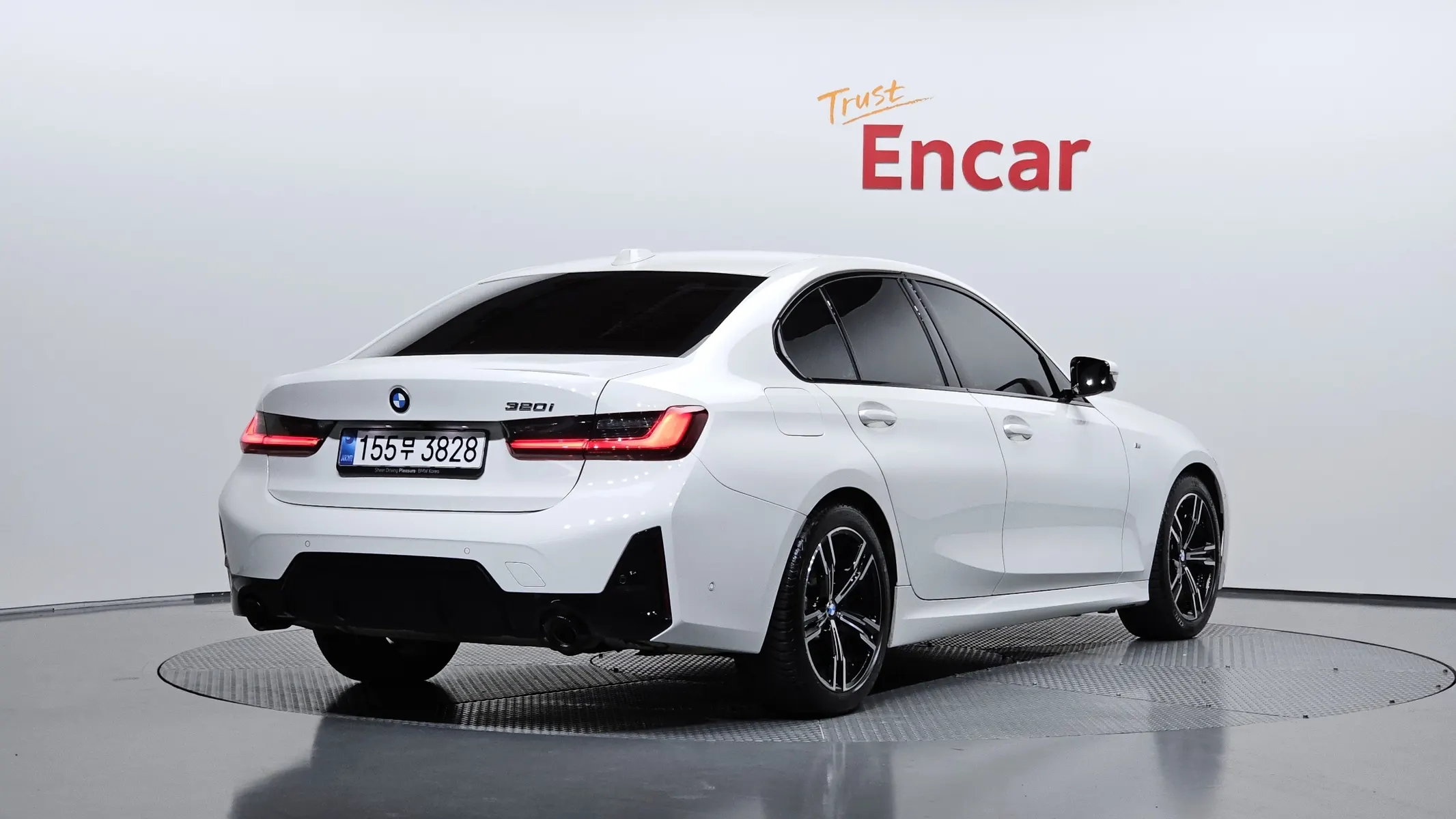 BMW 3 Series (G20) 320i M 2025 2/33