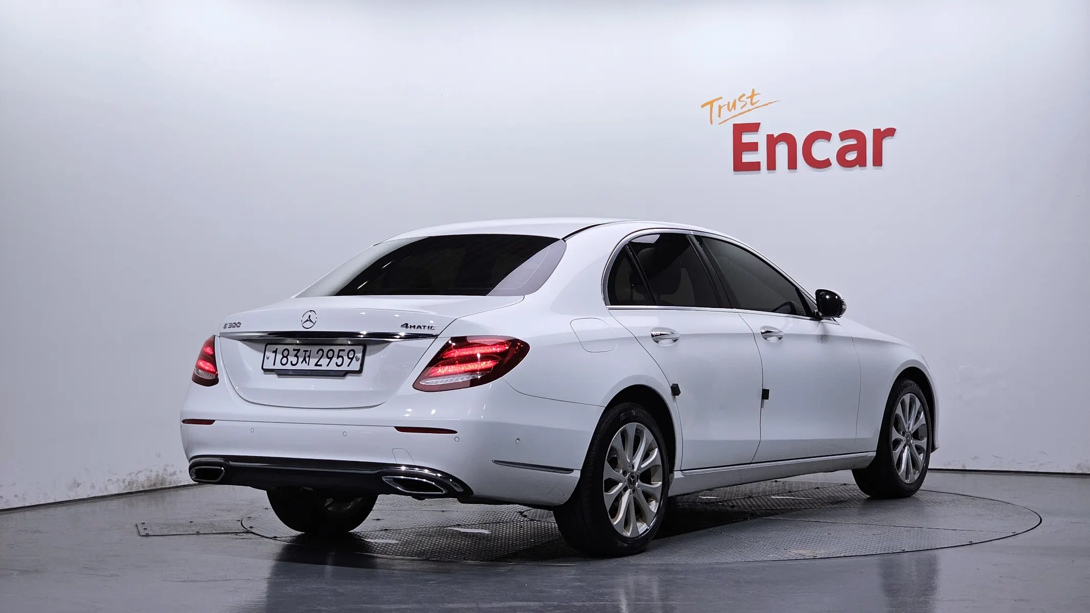 Mercedes-Benz E-Class W213 E300 4MATIC 2020 2/32