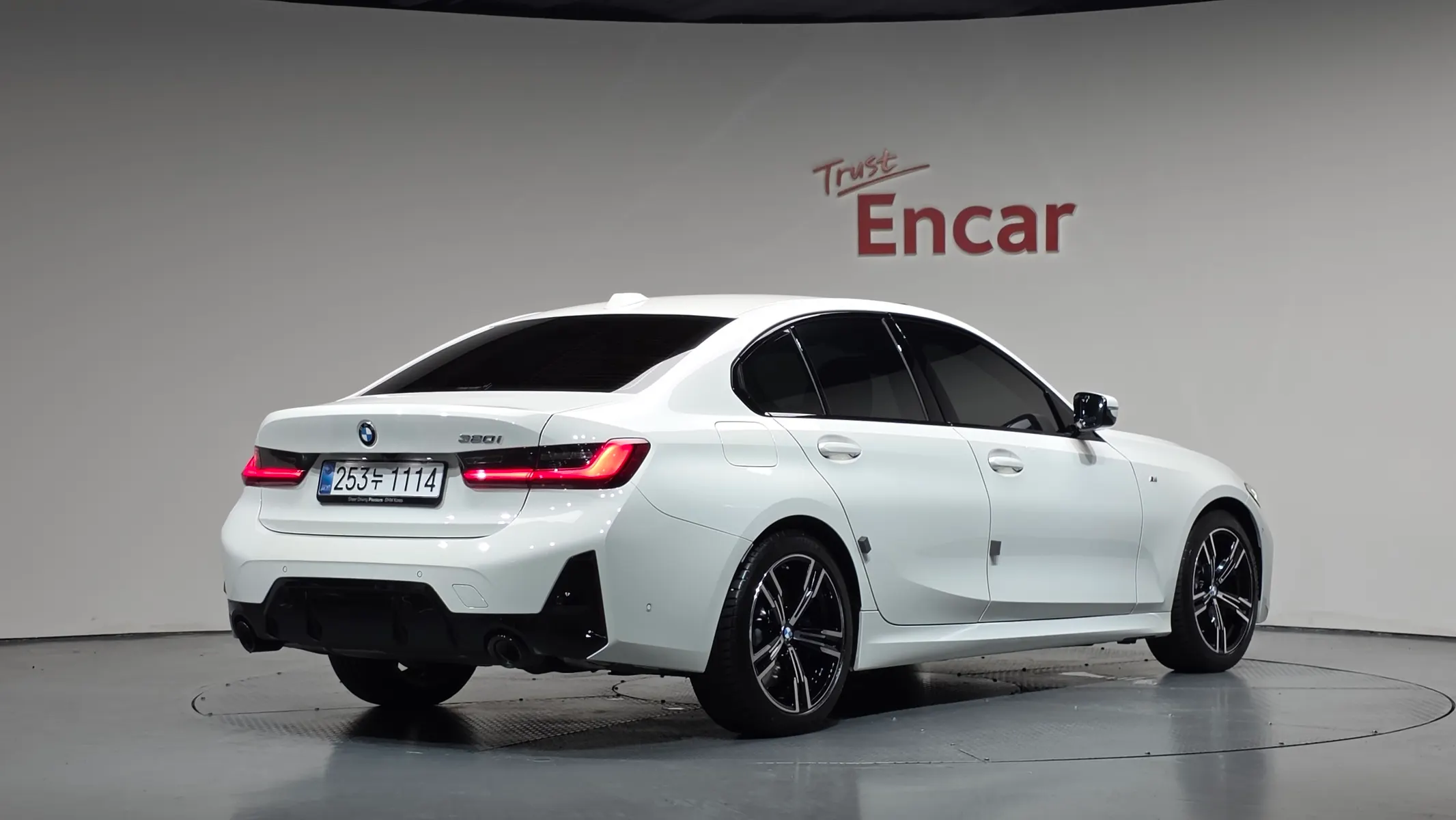 BMW 3 Series (G20) 320i M 2025 2/39