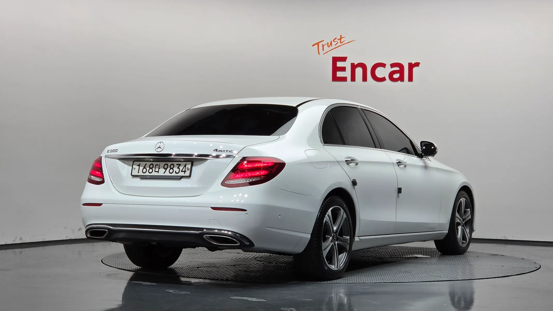Mercedes-Benz E-Class W213 E300 4MATIC 2018 2/36