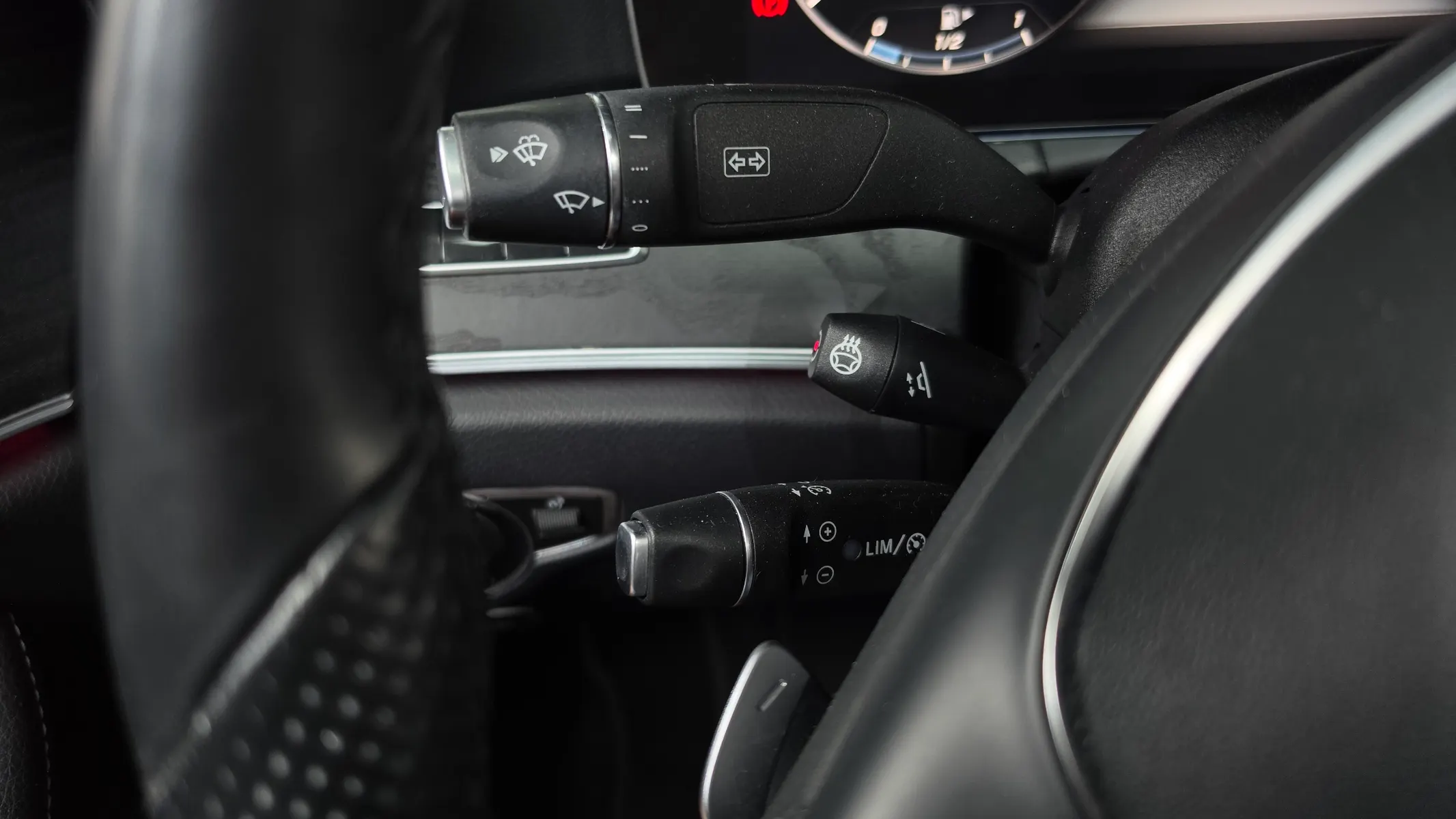 Mercedes-Benz E-Class W213 E300 4MATIC 2018 35/36