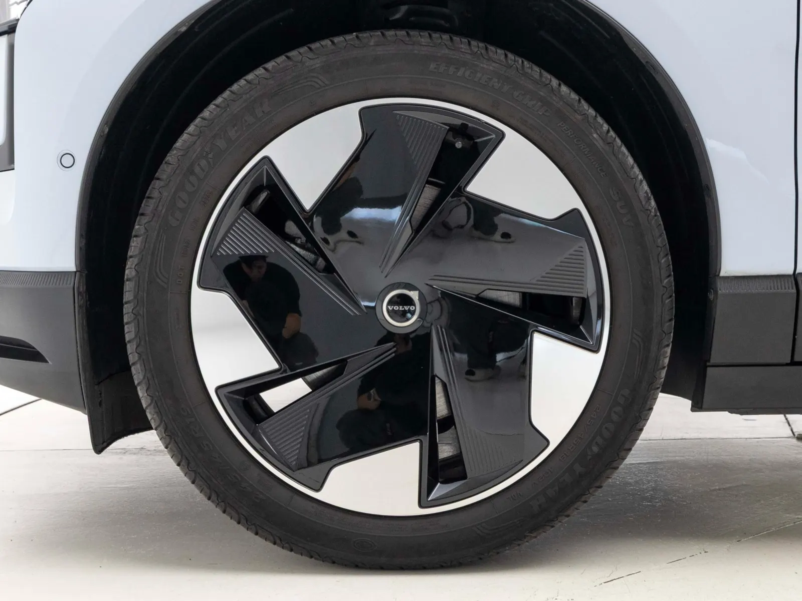 Volvo EX30 2025 4/5