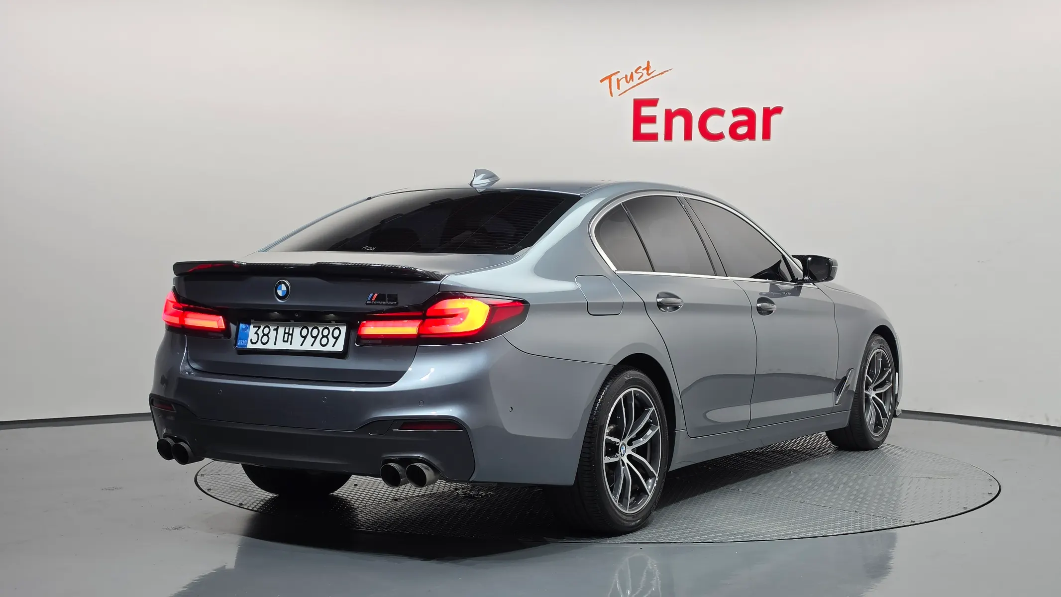 BMW 5 Series (G30) 520d 2017 2/30