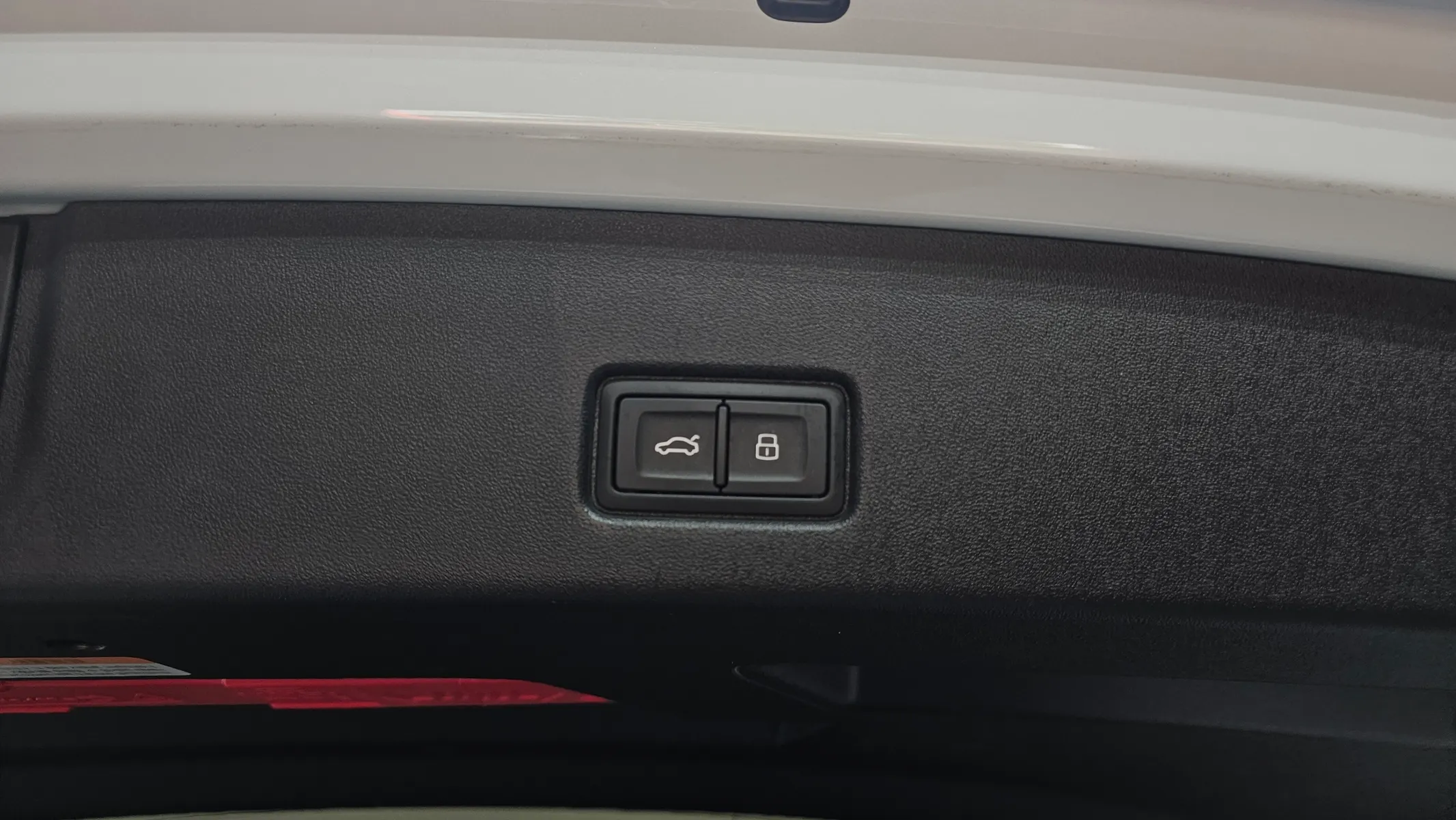 Audi Q4 e- (F4) 40 2023 33/34