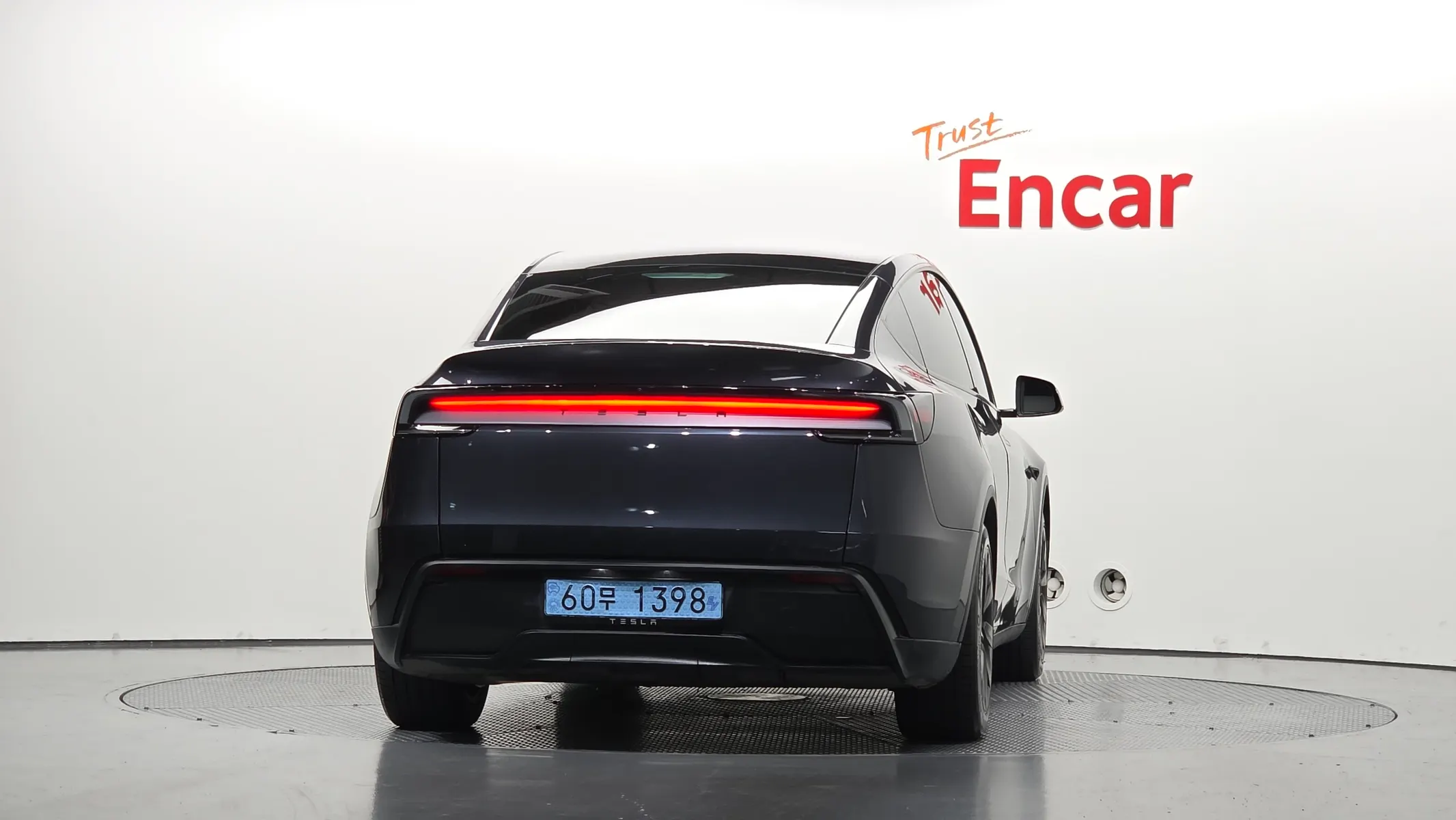 Tesla Y RWD 2025 3/5