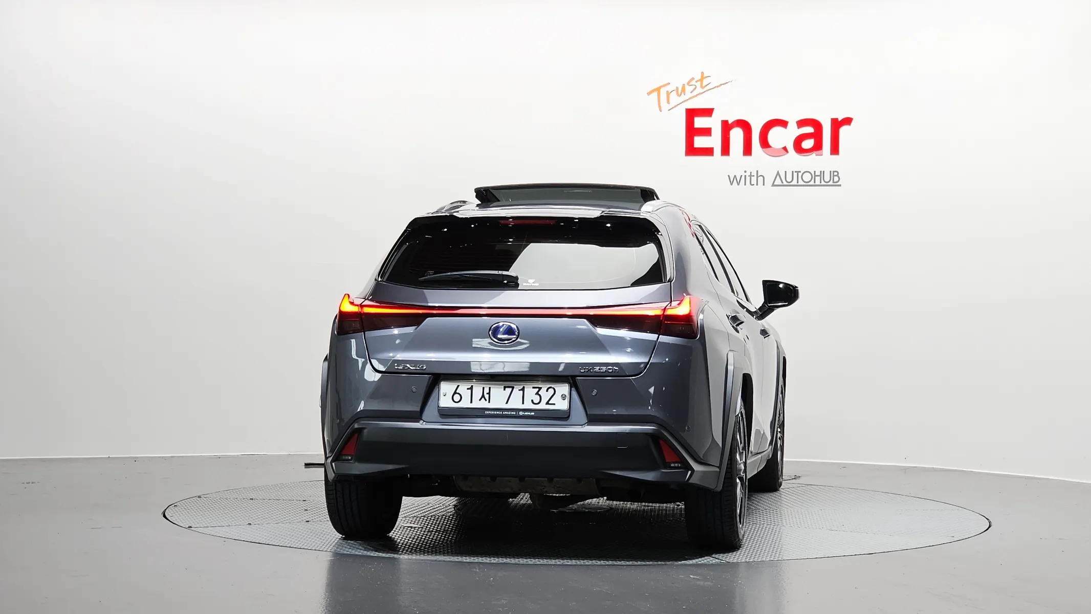 Lexus UX250h 2.0 AWD 2019 3/5