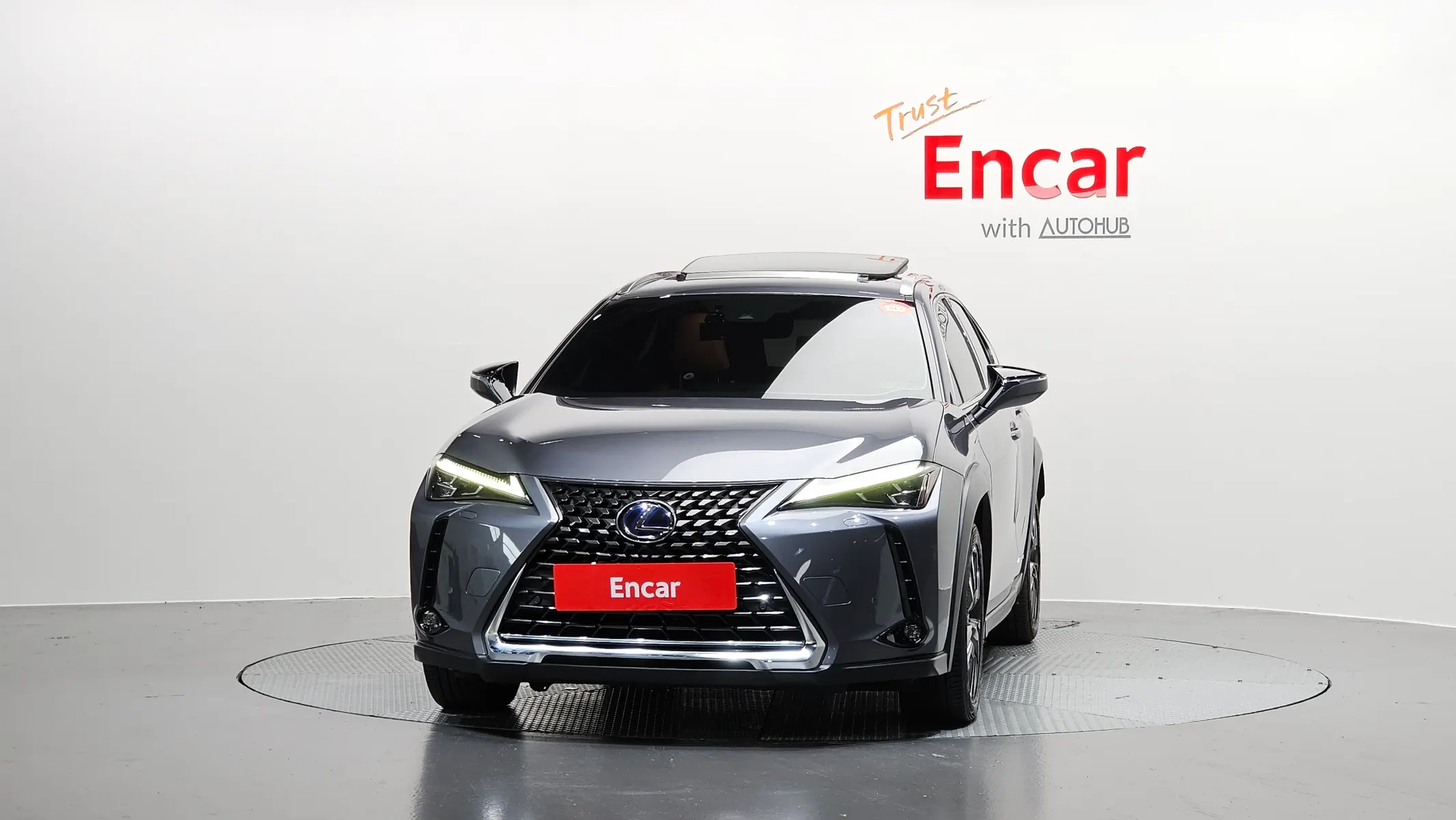 Lexus UX250h 2.0 AWD 2019 2/5
