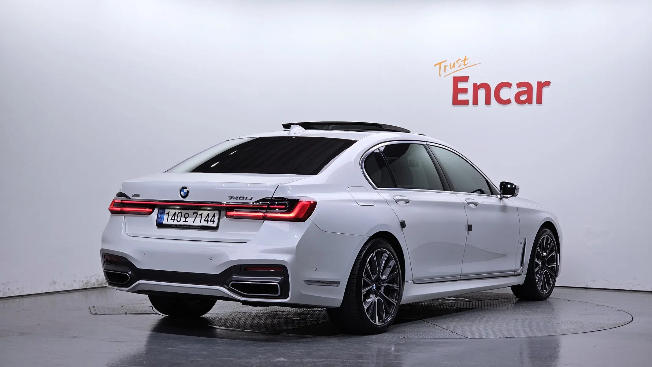 BMW 7 Series (G11) 740Li xDrive M 2021 2/32
