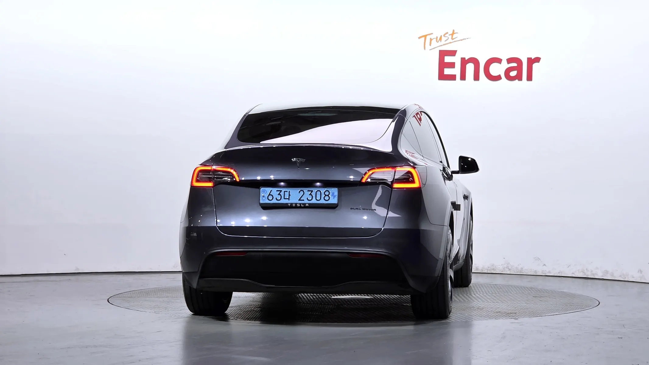 Tesla Y RWD 2024 3/5