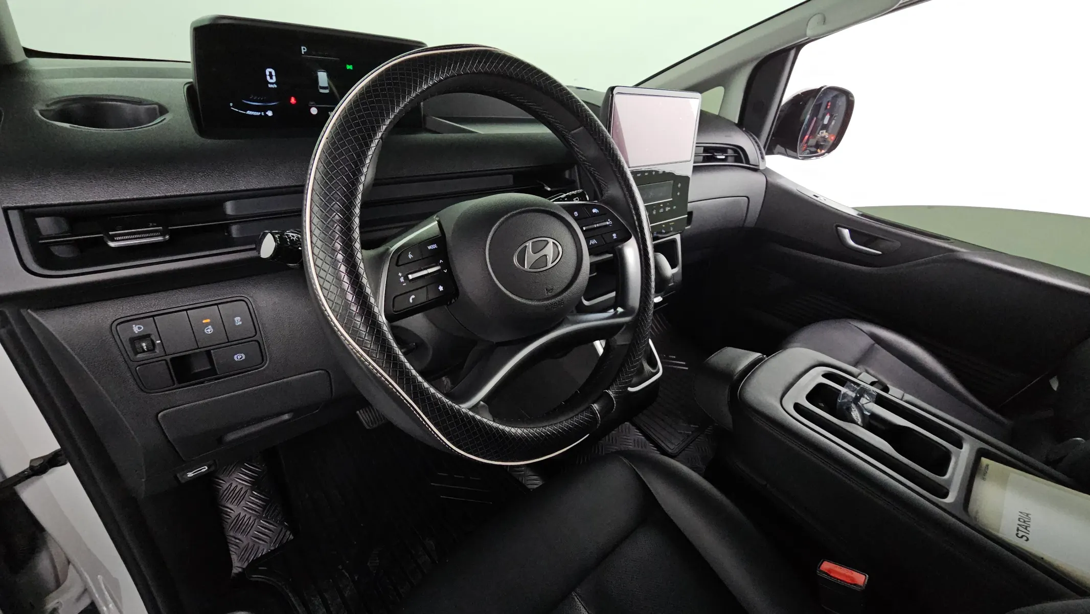 Hyundai Staria L3.5 3 2025 4/5