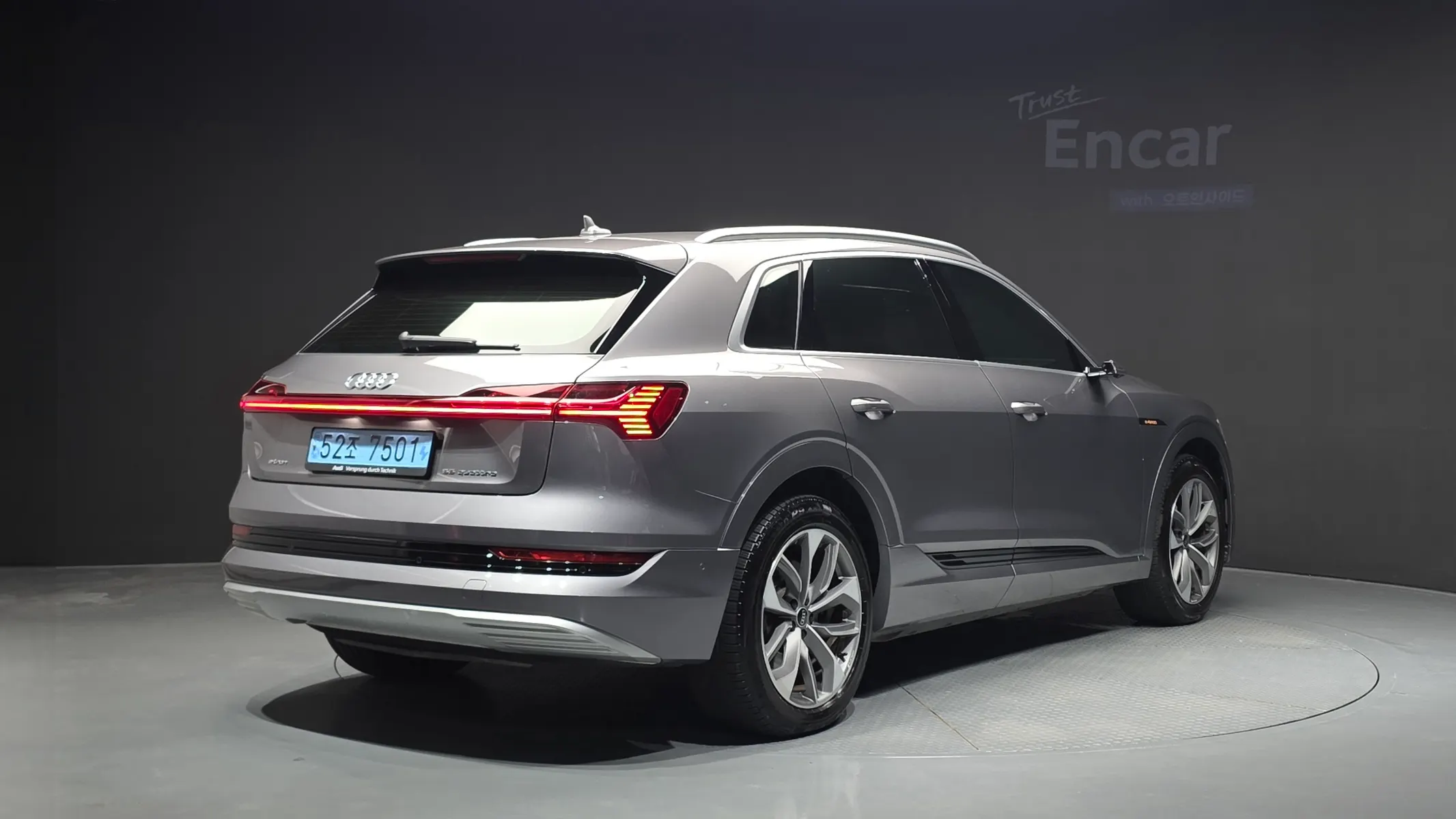 Audi e- 55 2021 2/37
