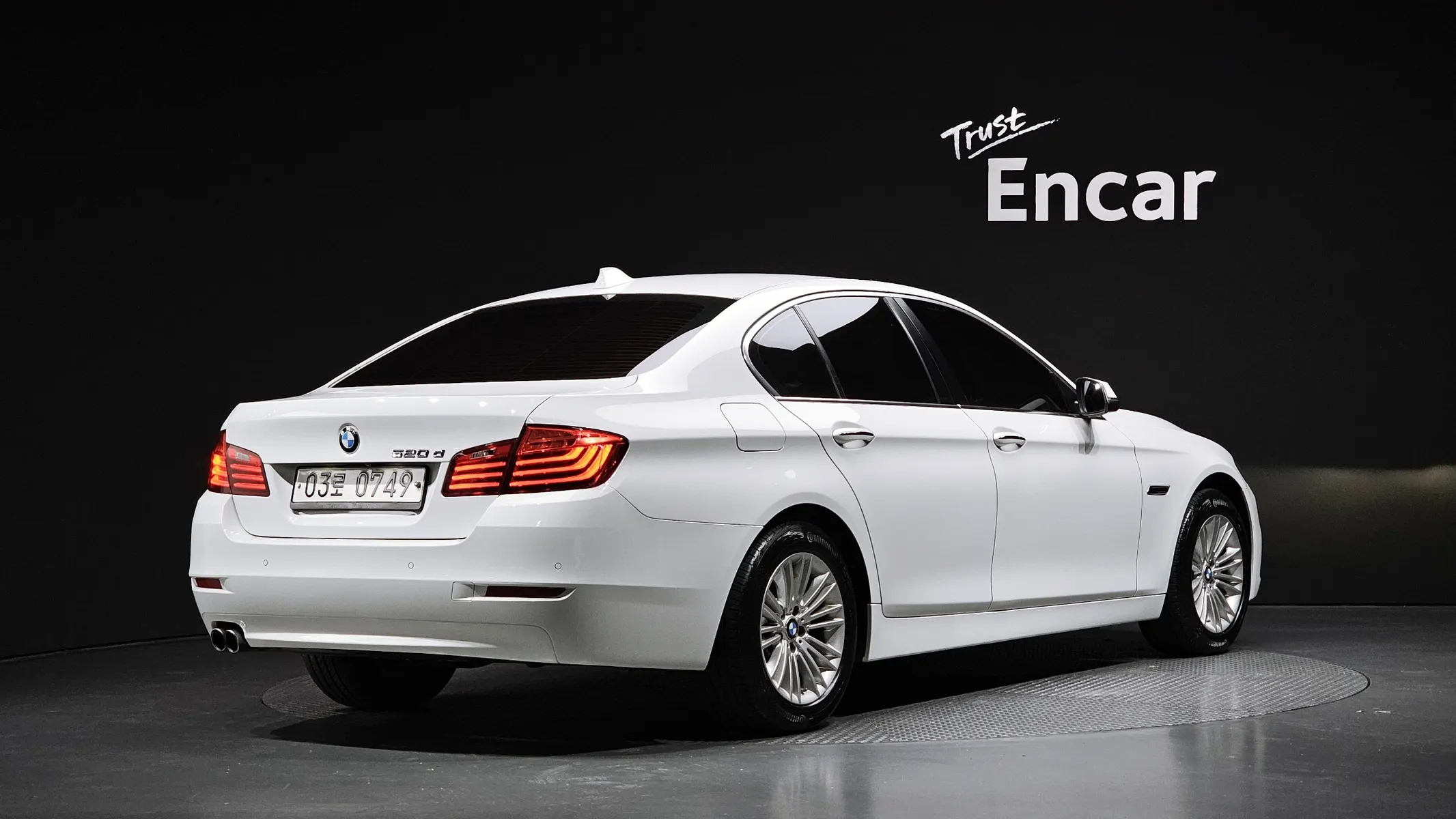 BMW 5 Series (F10) 520d 2014 2/21