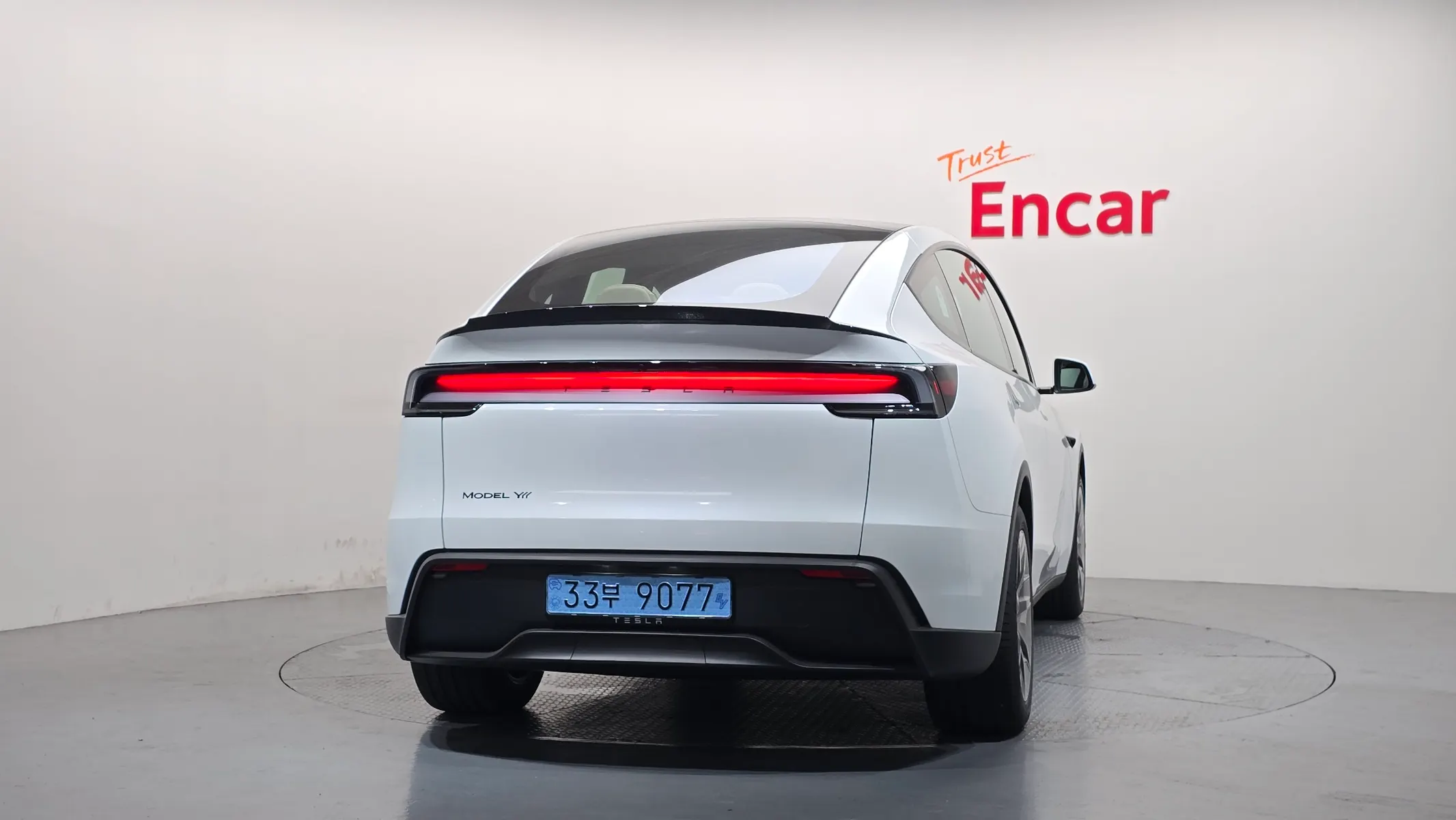 Tesla Y L AWD 2026 3/5