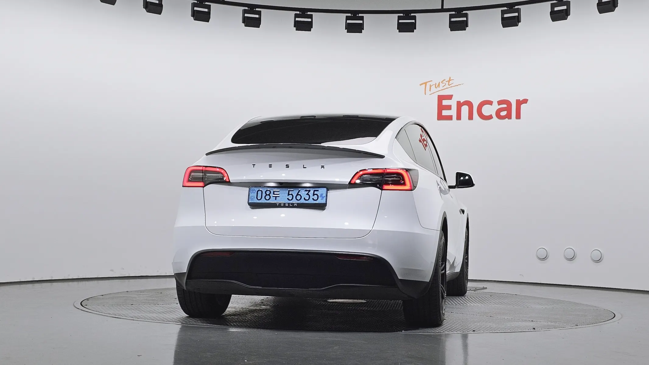 Tesla Y RWD 2023 3/5