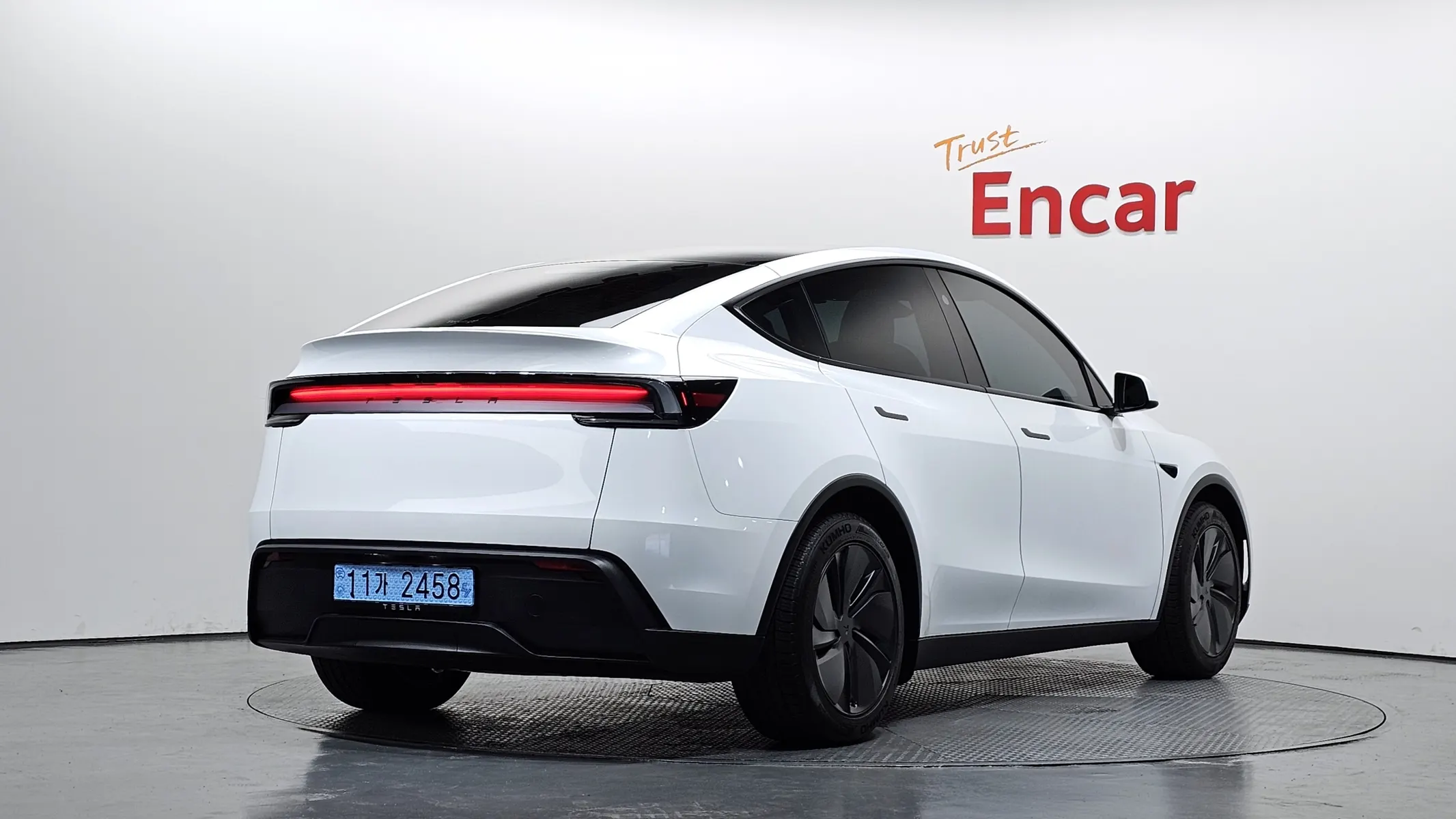 Tesla Y RWD 2026 2/34