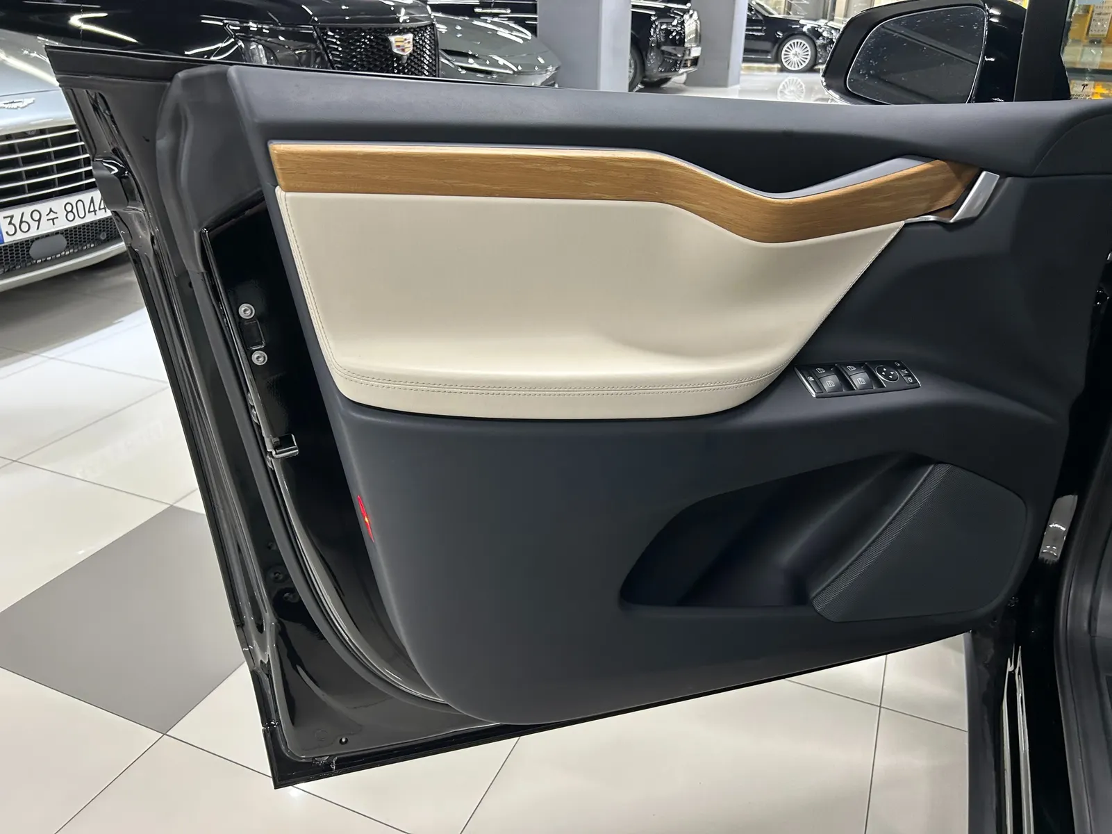 Tesla X 2020 4/5