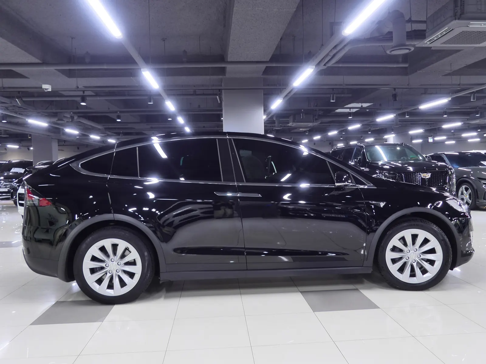 Tesla X 2020 2/5