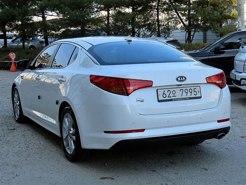 Kia K5 2.0 2011 2/5