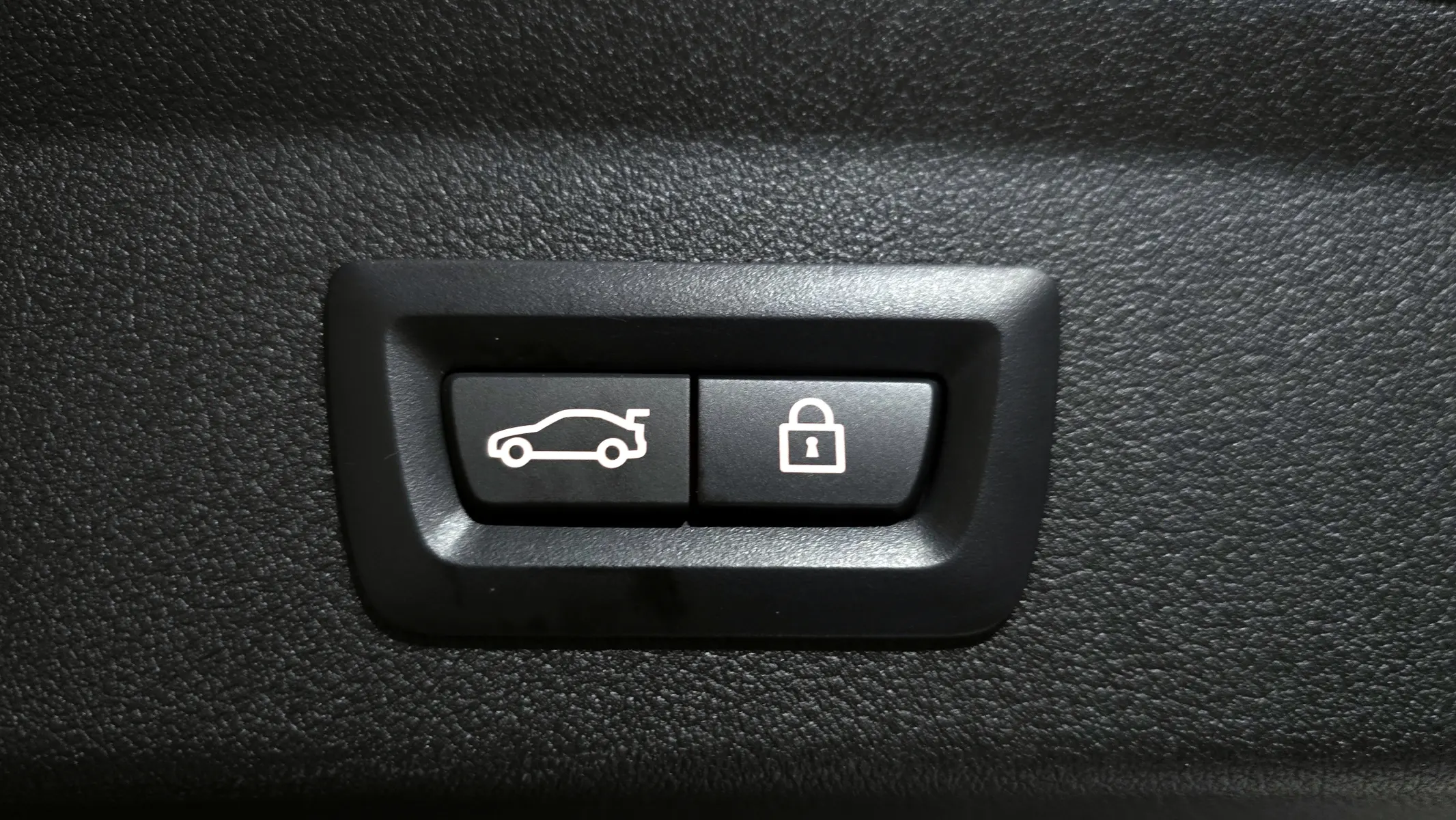 BMW 1 Series (F40) 120i 2023 20/21