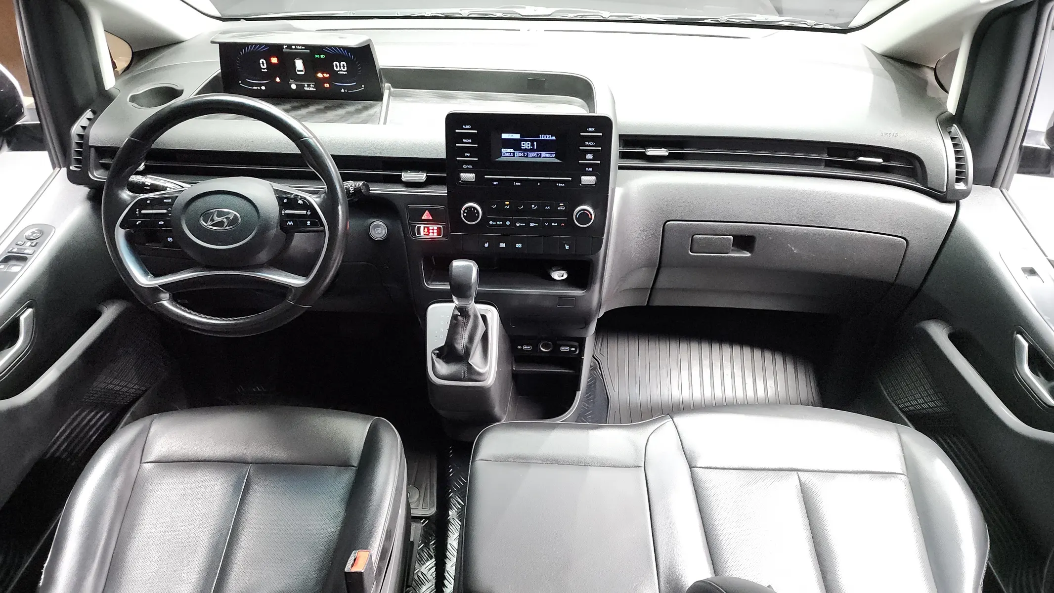 Hyundai Staria 9 2021 4/5