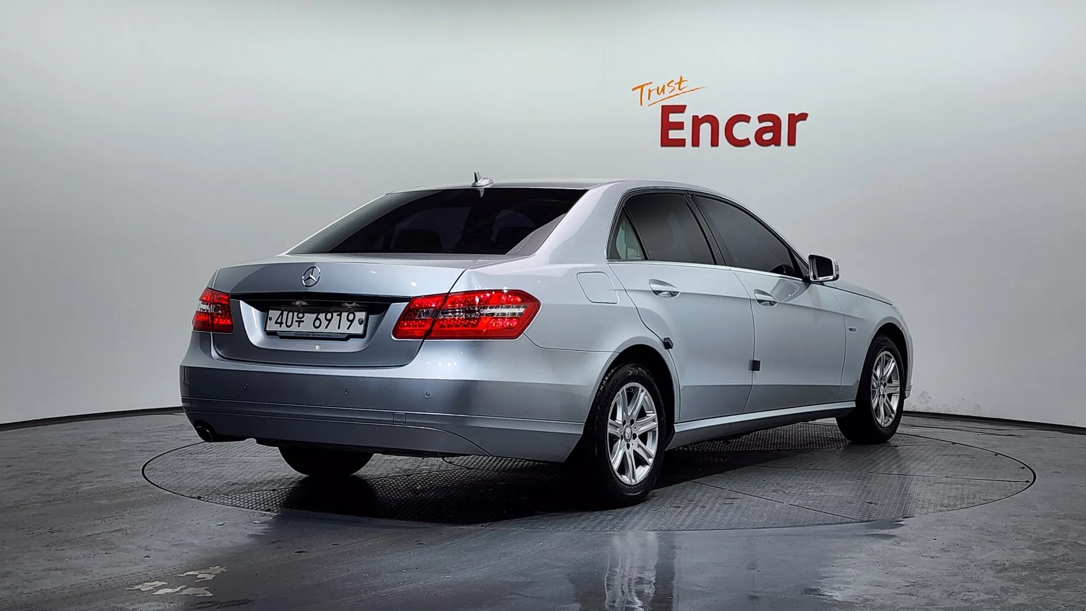 Mercedes-Benz E-Class W212 E200 CGI 2012 2/21