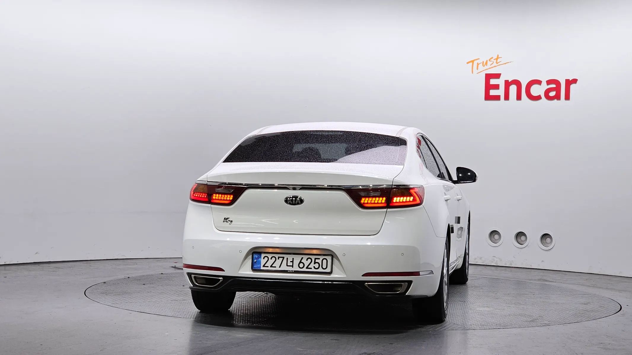 Kia K7 3.0 LPI () 2017 3/5