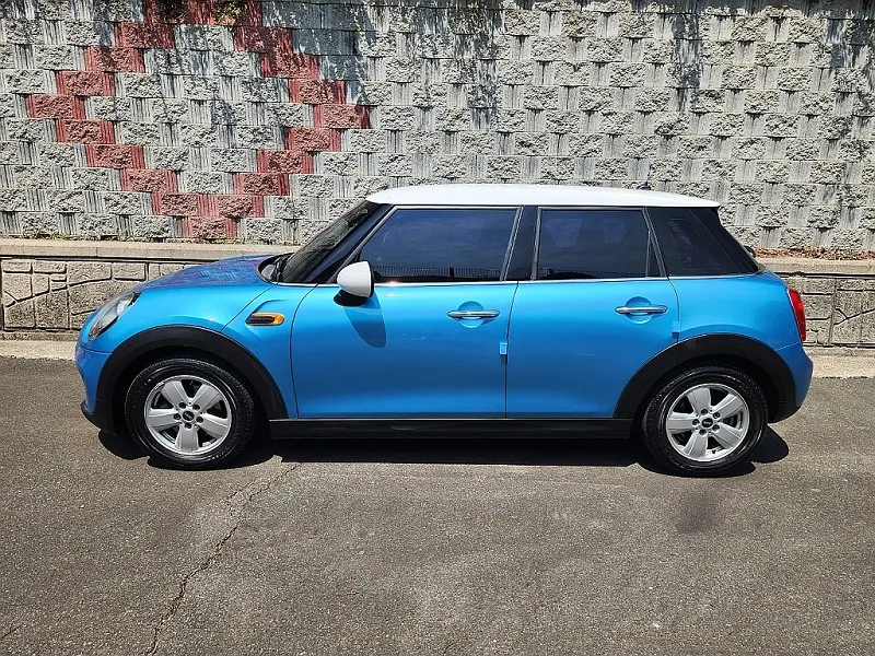 MINI D 5 2015 2/5