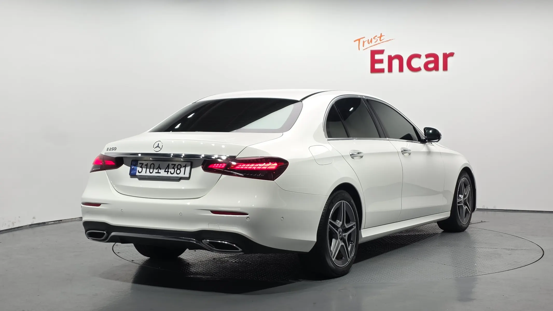 Mercedes-Benz E-Class W213 E250 AMG Line 2023 2/33