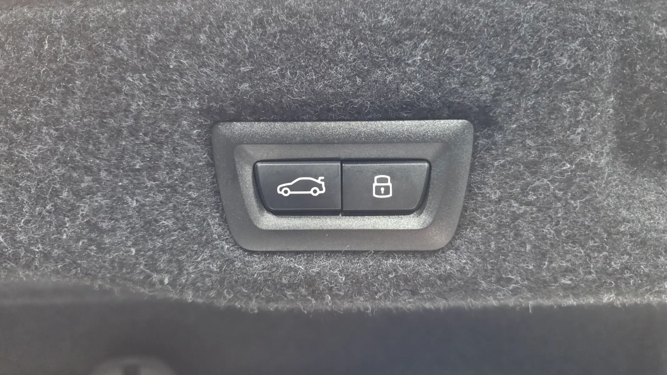 BMW 5 Series (G60) 520i M 2025 33/34