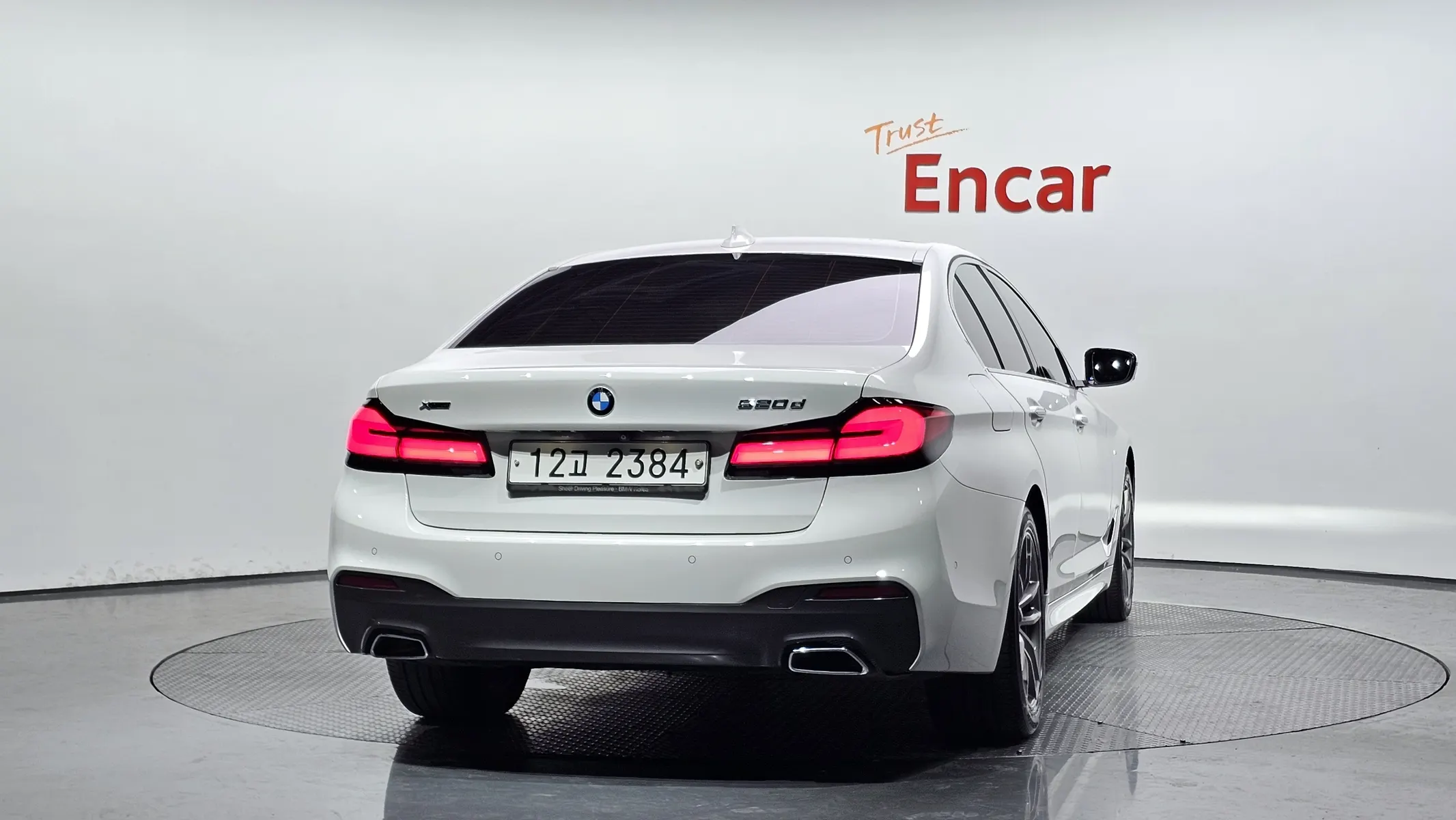 BMW 5 Series (G30) 520d xDrive M 2017 3/32