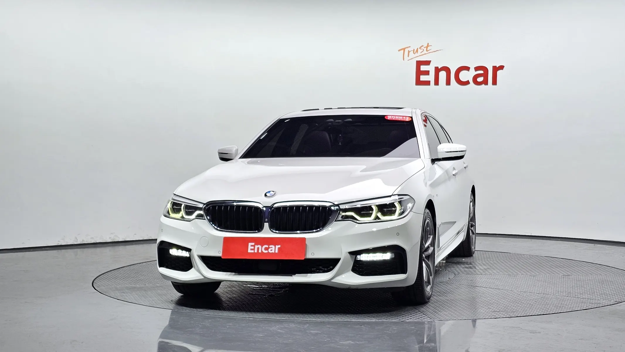BMW 5 Series (G30) 520d xDrive M 2017 2/32